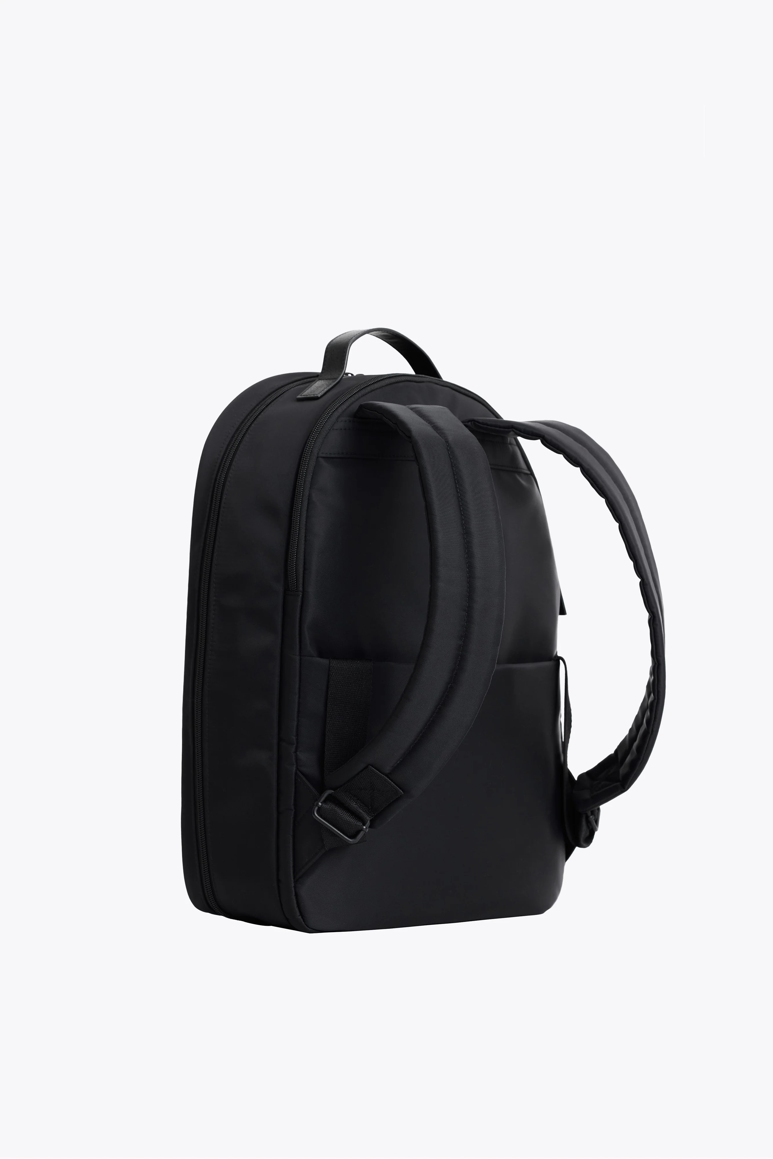 The Commuter Backpack 
                in Black | BÉIS Travel