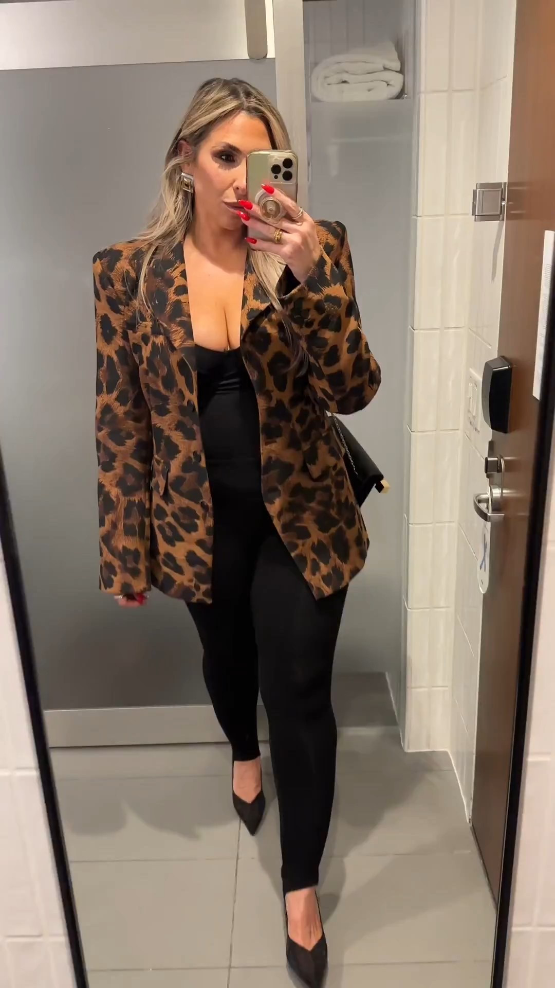 Midsize Outfit 

my favorite contour blazer I size up to an XL because I need room in arms (gives hourglass shape amazing quality) 

XL leggings and bodysuit 






#LTKMidsize #LTKNYFW #LTKStyleTip