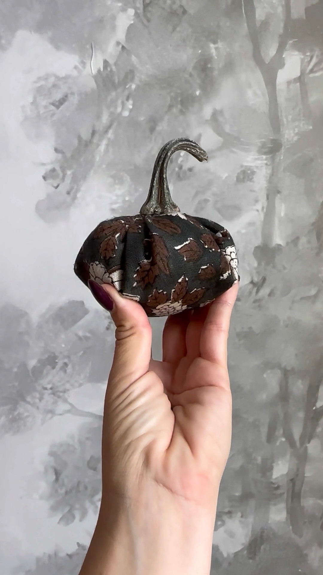 
DIY Blockprint Pumpkins 

These are so easy, and fun! Here’s what you need.

Fabric (any works) 
Needle
Thread (thicker the better)
Polyfil or stuffing pellets 
Something for stem (I got real pumpkin stems off Etsy) 

This is quite simple, hopefully my video breaks it down enough. Any questions drop them below and you can shop my exact fabric via my LIKEtoKNOWit 🤎🤎🤎🤎🤎

#LTKSeasonal #LTKFindsUnder50 #LTKHome