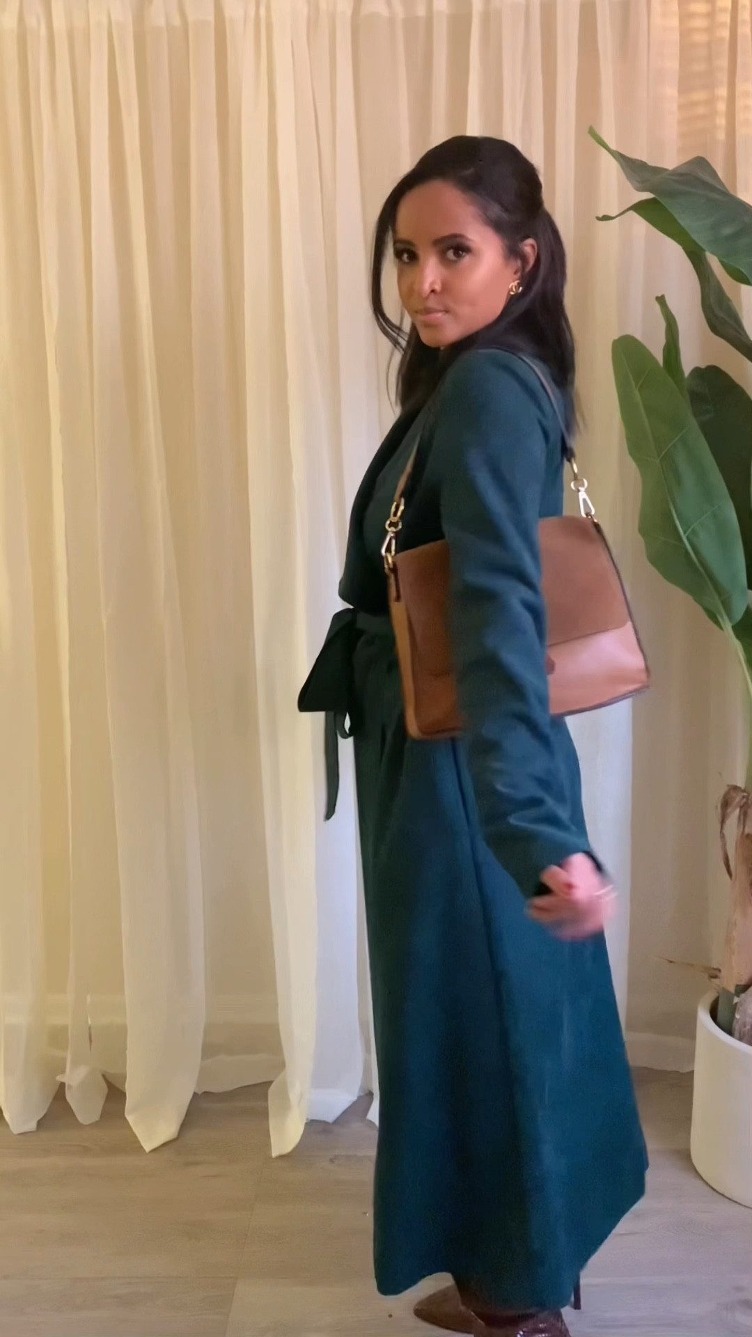 In love with this Fall/Winter look long coat and brown boots look. 

#LTKunder100 #LTKSeasonal #LTKsalealert