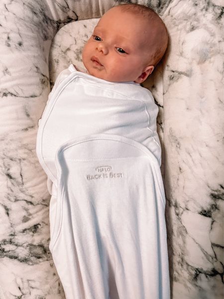 @halosleep newborn swaddle for the win! 🙌🏼 #ad 

Makes diaper changes easy and Adjustable fasteners make it easy to wrap!  #halosleep

