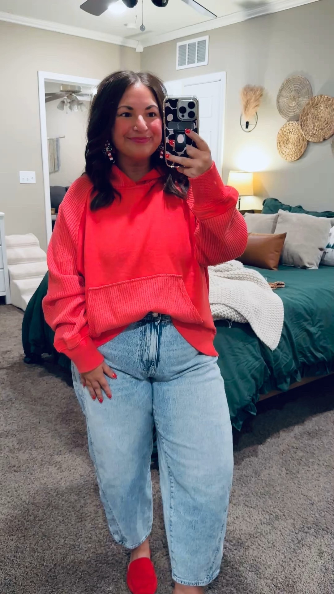 If understated Christmas looks are your vibe… this one’s for you. Simple, comfy, seasonal 🎄

slip on shoes: fit oversized // wearing a kids 2 (linking adult size below)
jeans: fit true to size // wearing a 14
hoodie: fits true to size // wearing a large 

 

#LTKHoliday #LTKootd #LTKSeasonal