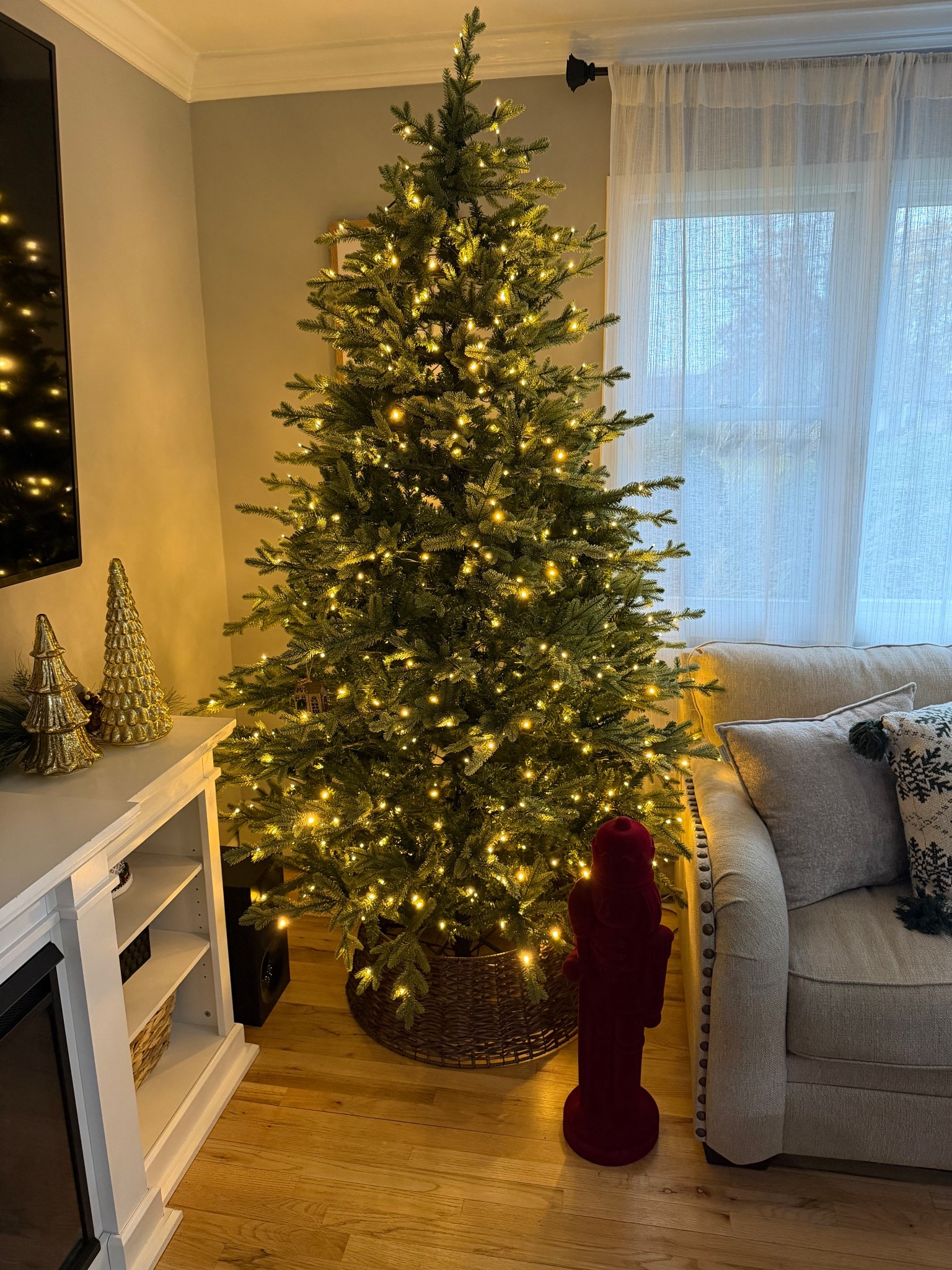 I finally got the viral home depot charismas tree and it was totally worth it!  

 #LTKHoliday #LTKSeasonal #LTKHome