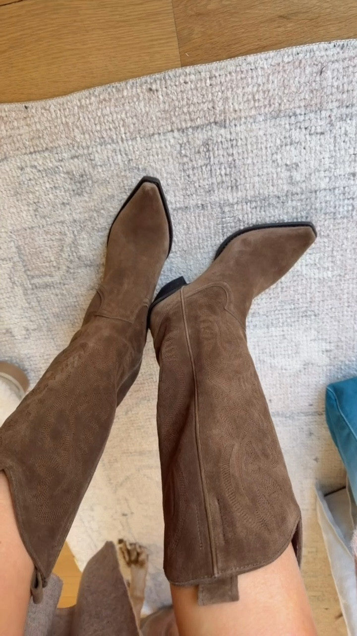 I just got in these new chocolate brown suede western boots! I have them in a leather, and I’ve worn them so much since I got them! When I saw this new color, I knew I had to get it!

Loverly Grey, boots, western boots, rancher boots, brown boots, suede boots

#LTKSeasonal