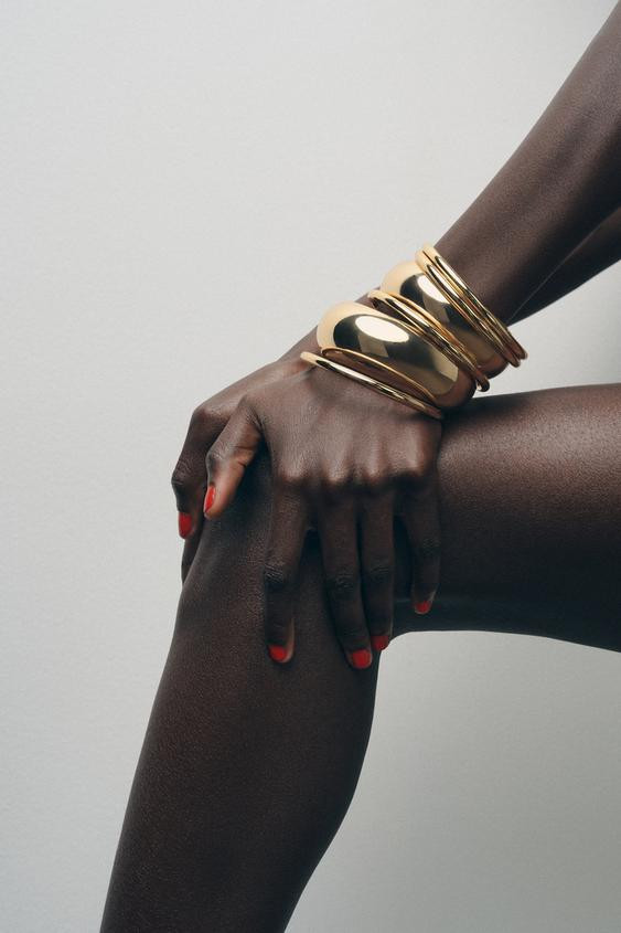 TWO-PACK OF EMBOSSED METAL BRACELETS | Zara US