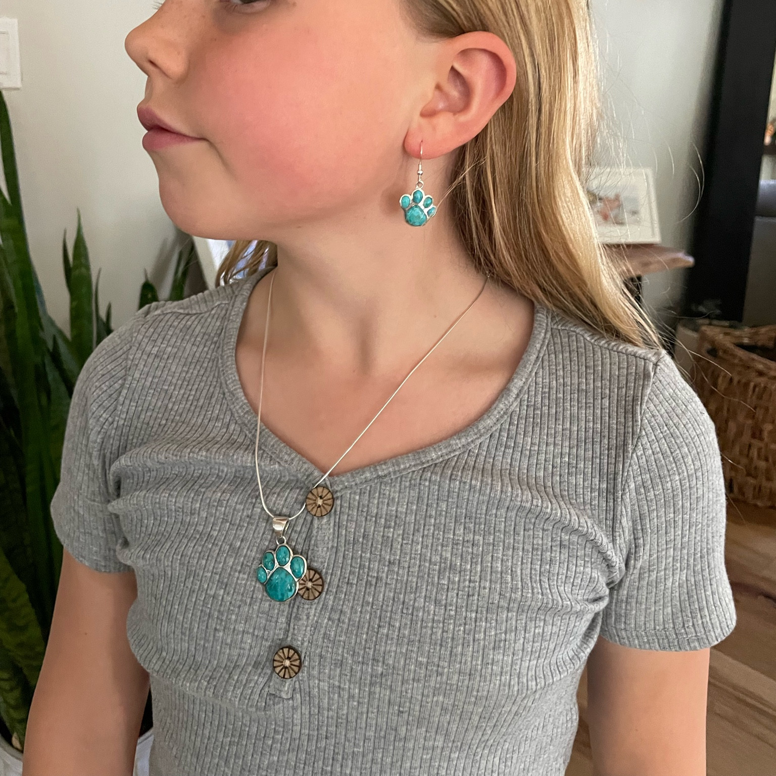 Dog Lovers! Southwest-style Sterling Silver And Turquoise Dog Paw Pendant & Earrings Set 

Southwestern-Style jewelry collection made of Sterling Silver 925 and genuine Turquoise. Quality turquoise, hand-polished sterling silver, and exquisite overall craftsmanship. Versatile and can be worn with just about anything, whether a t-shirt and jeans or an elegant dress. Bold and beautiful, yet very chic and sophisticated! 

#TurquoiseNetwork #TurquoiseNetworkJewelry #TurquoiseJewelry #doglovers

#LTKkids #LTKGiftGuide #LTKstyletip