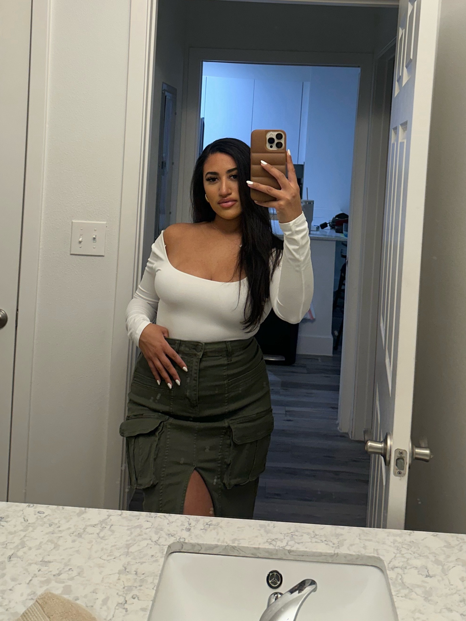 Softest thong bodysuit🤍

Misslola finds
Casual wear 
Fall style 
Neutral style 
Bodysuit style 

#LTKfindsunder50 #LTKsalealert #LTKstyletip