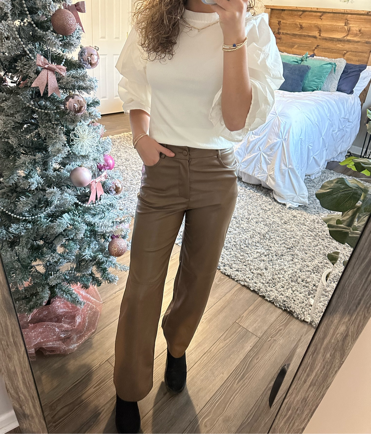 holiday fit!

#LTKFindsUnder100 #LTKSeasonal #LTKFindsUnder50