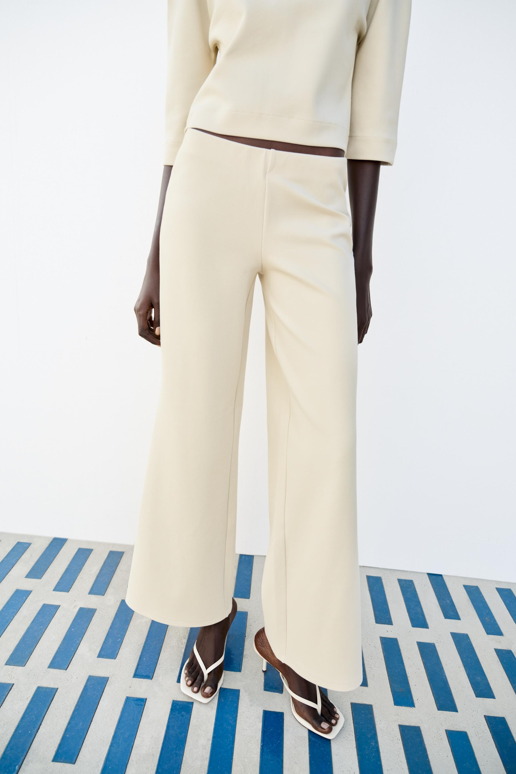 Pants made of cotton yarn. Mid-rise with an elastic waistband. Wide-leg. | Zara US