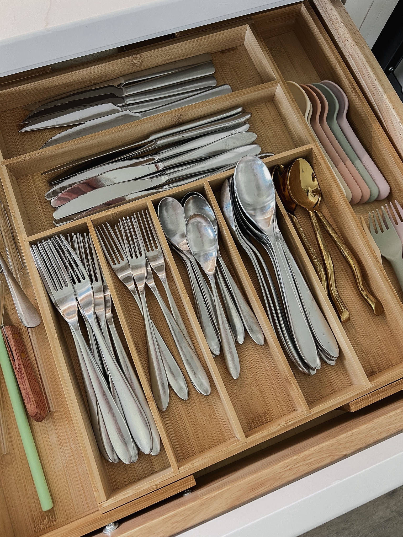 Utensil organizers | organization | kitchen organization | drawer organizers | bamboo silverware organizer | expandable drawer organizer 



#amazon 

#LTKHome