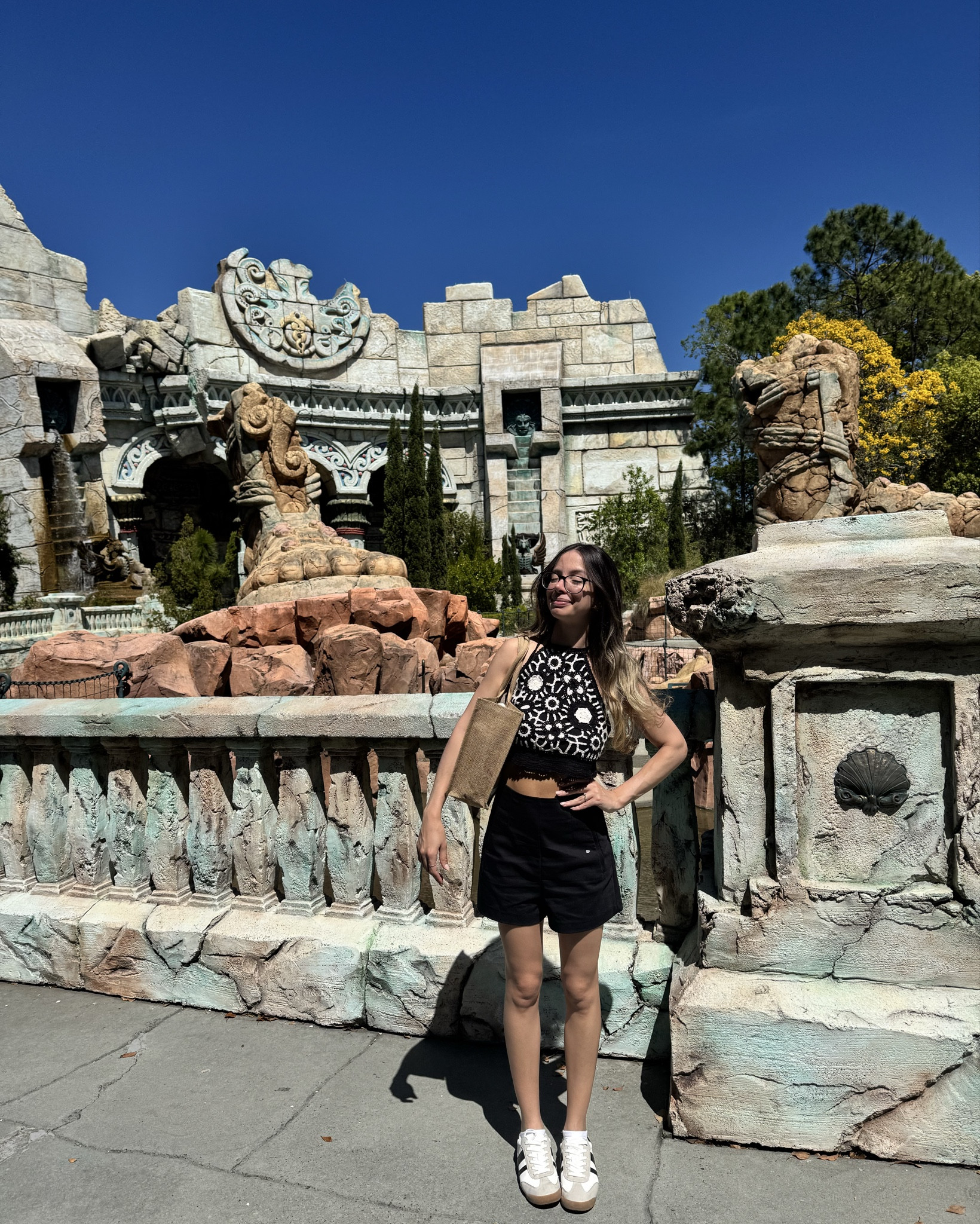 Vacation Outfit inspo at Universal Studios 🖤🤍

#LTKTravel #LTKStyleTip #LTKSeasonal