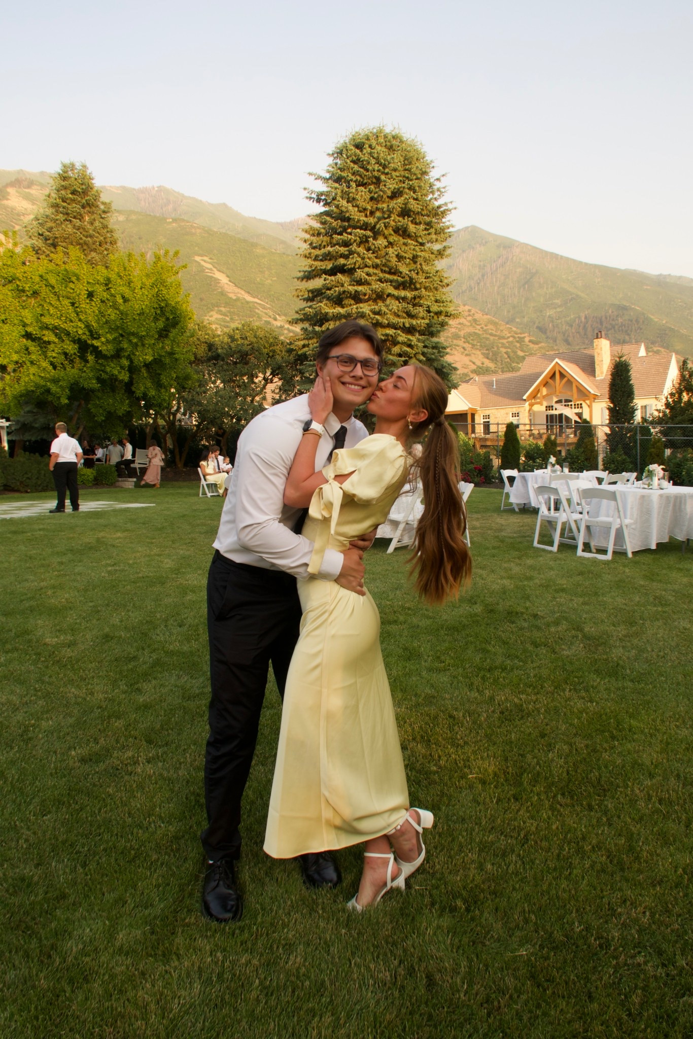 the perfect butter yellow satin dress 💛💐