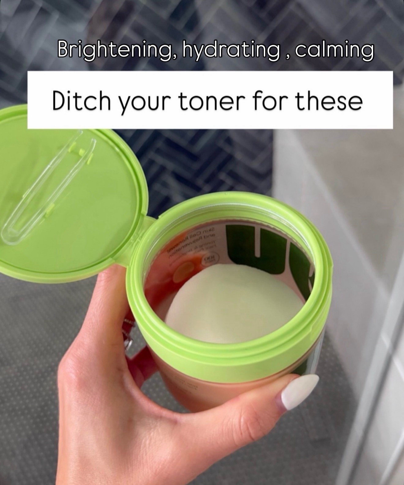 These toning pads for dark spots are a game changer. Gentle yet effective, they help brighten and even out your skin tone while being easy to incorporate into your routine.

dark spot treatment, skin brightening, toning pads, even skin tone, skincare essentials, gentle exfoliation, daily skincare, clear skin routine, radiant skin, annabrstyle

#LTKBeauty #LTKselfcare #LTKOver40