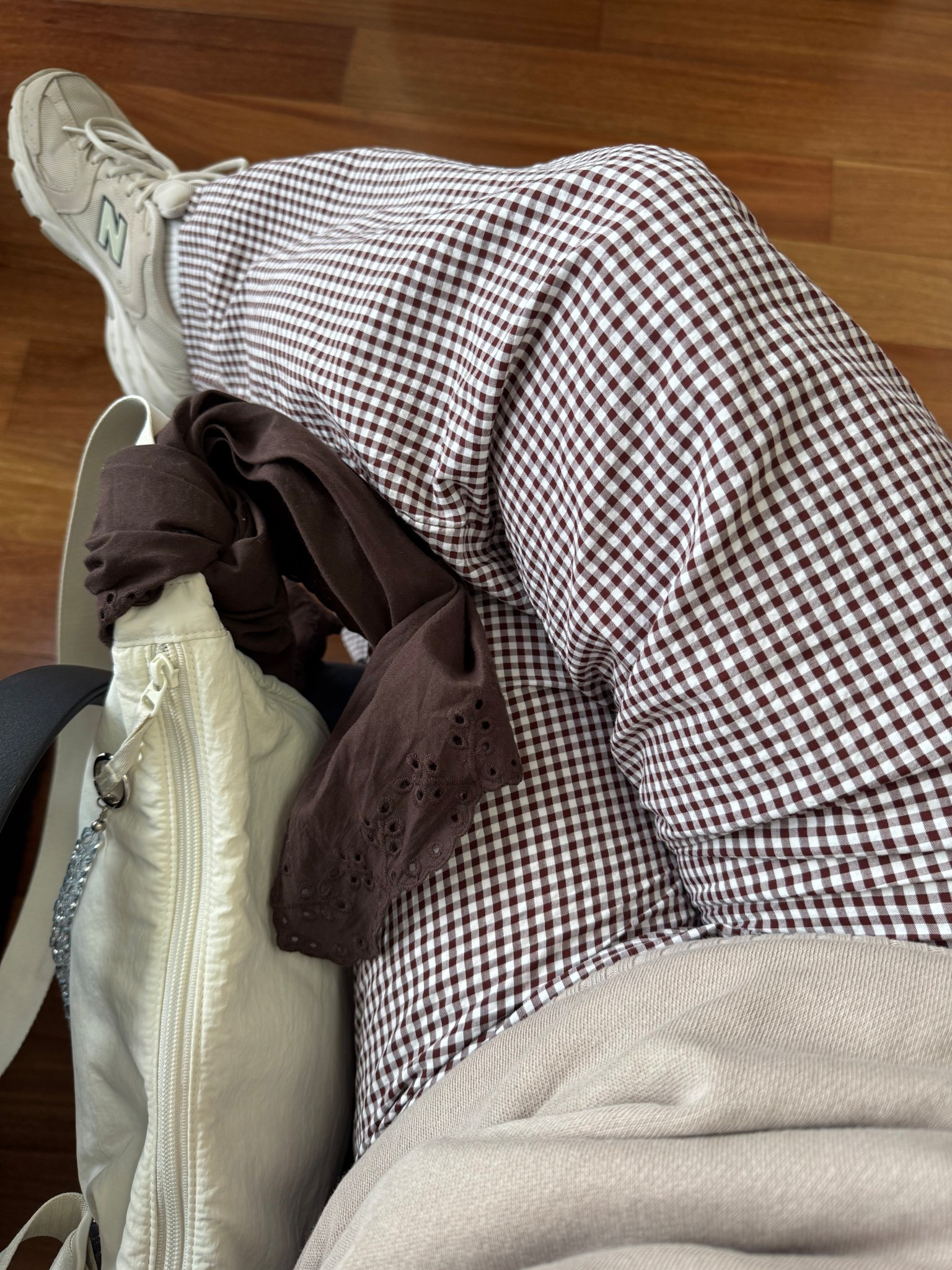 running errands outfit /ootd

Uniqlo gingham long lounge pants 
aerie sweatshirt 
new balance 530 sneakers
Uniqlo crossbody shoulder bag
gap brown needle point scarf
Scallops ankle socks from Amazon  

#LTKgrwm #LTKdayinmylife #LTKootd