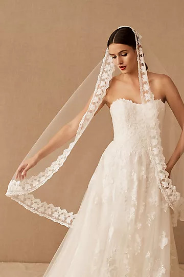 Maeve Fingertip Veil | Anthropologie (US)