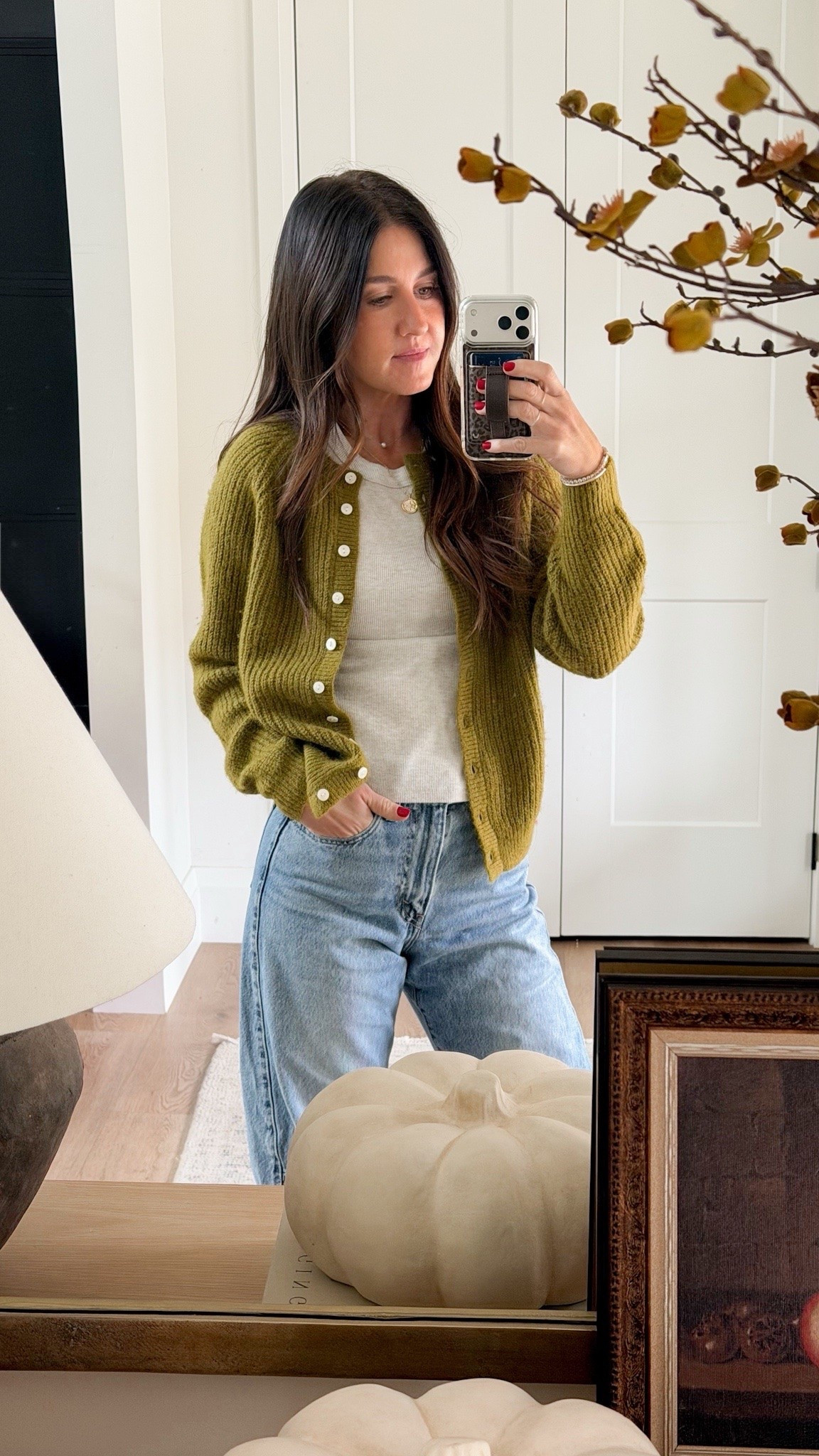OOTD! Loving this new cardigan and the colorful fall! Looks like Madewell, but it’s not super affordable comes in a few colors. Runs true to size. 

Jeans, denim, Levi’s, cinch waist, barrel, jeans, cardigan, sweater, fall, autumn, mom, fashion, OOTD, Old Navy, entry, lamp, console, pumpkin, target, false, Sam, vase, art, studio, McGee and co, rug ￼

#LTKHome #LTKSaleAlert #LTKSeasonal