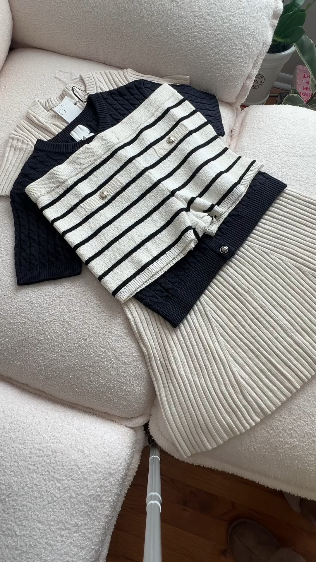 My recent H&M haul 
All new H&M fall fashion

#ootd #fallfashion #fallootd #hmfallhaul

#LTKFindsUnder50 #LTKStyleTip #LTKSeasonal