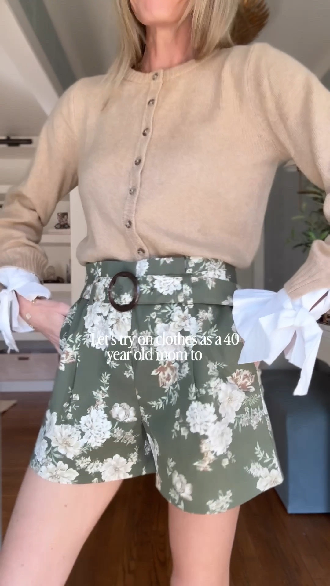 Sizes:
0 shorts and small tops 
Size XS dresses 
Small coverup set 
M coverup dress
M swimsuit! 
