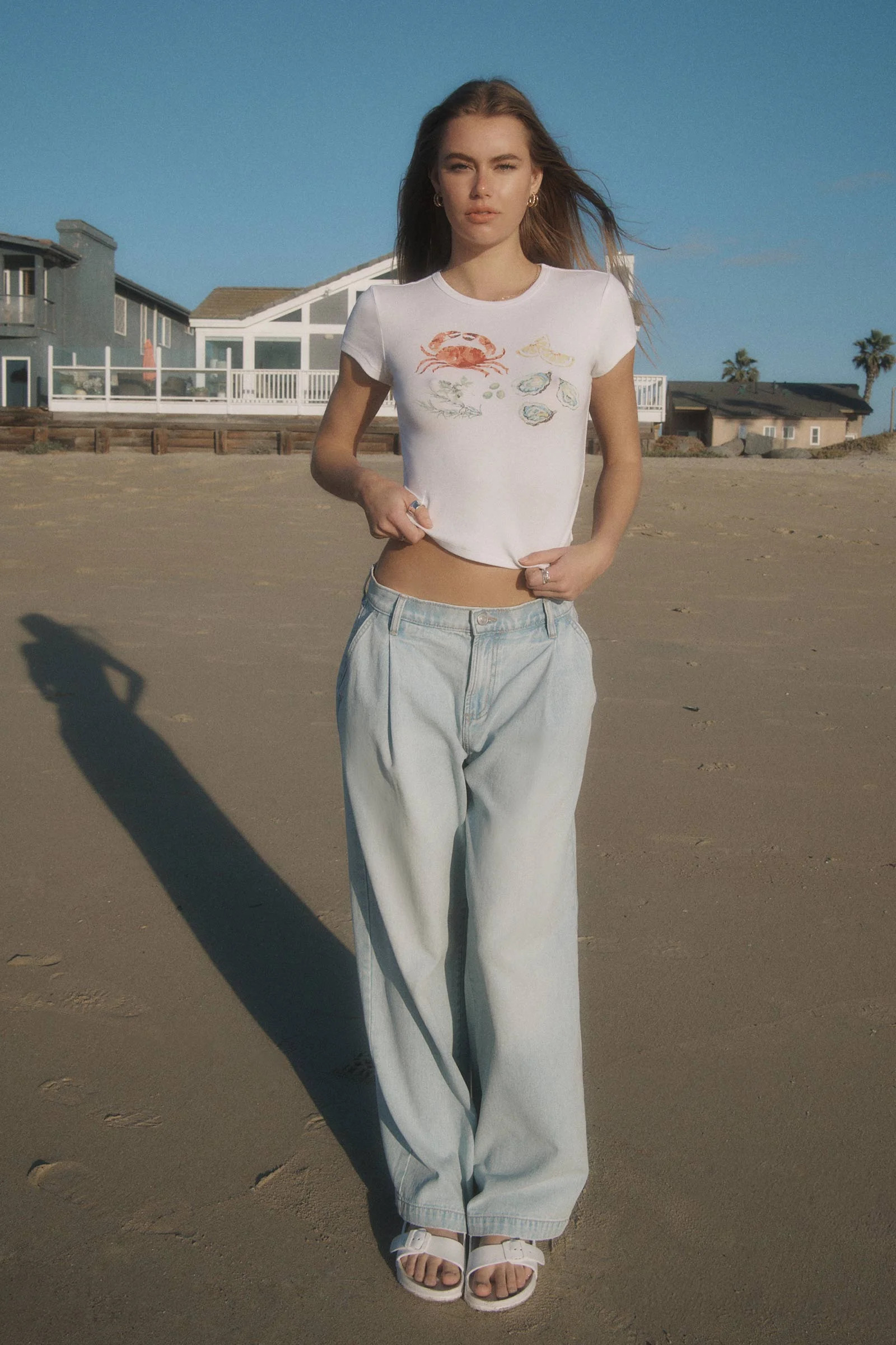 Mid Rise Wide Leg Jeans with Pleats | Ardene