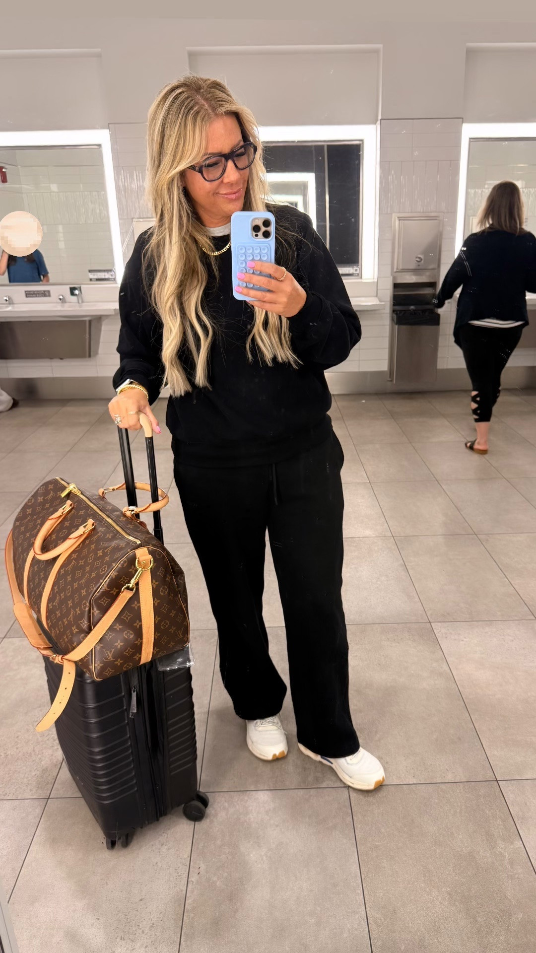 Travel Outfit ✈️
Another day, another Sweatsuit! 😉

#LTKootd #LTKTravel #LTKOver40