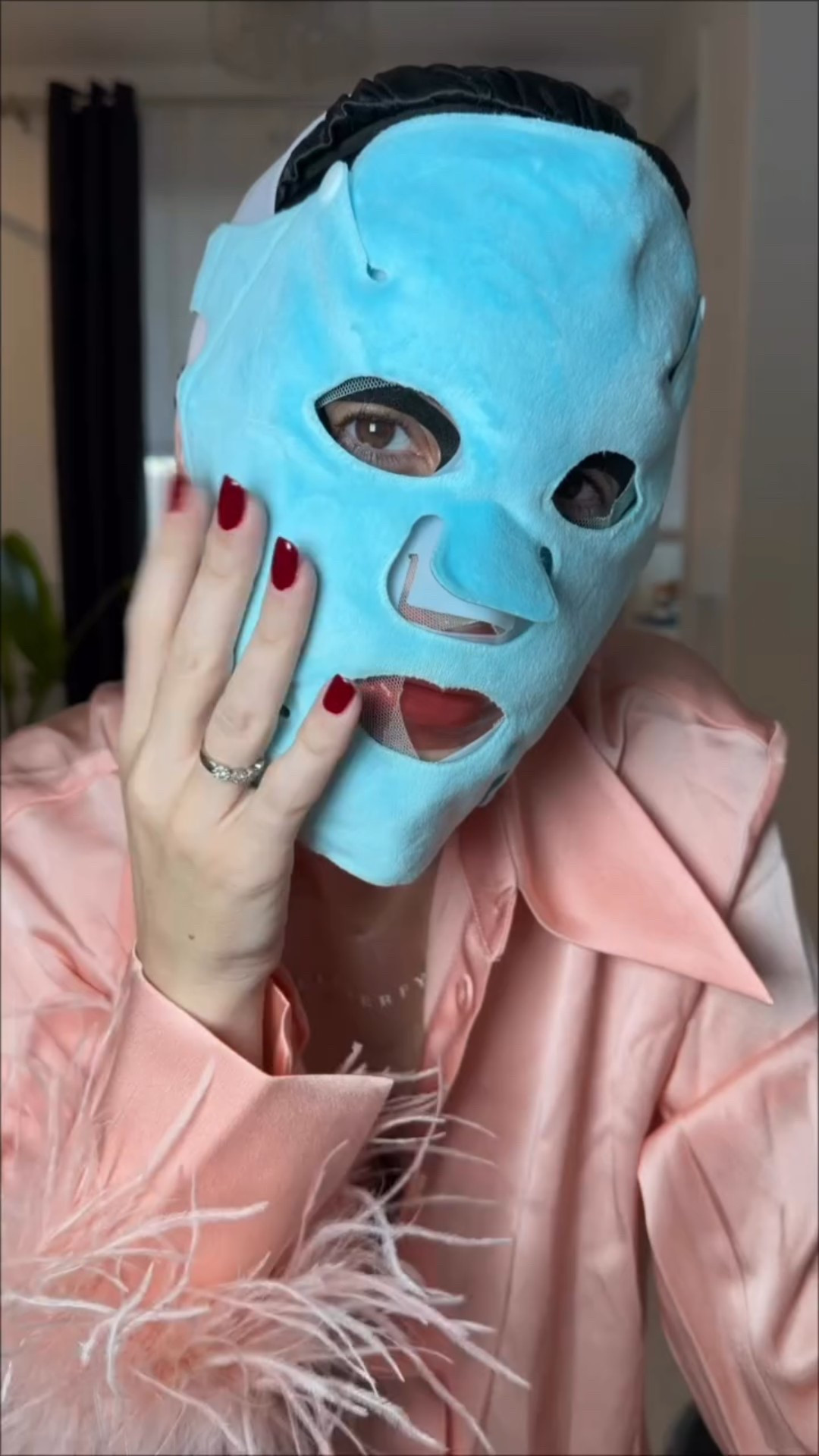 Nervous system care + skincare, that’s the real anti-aging formula.

I’ve done the lasers, tried the products, booked the facials, all of it.
And I can tell you this: no matter what I did, if my nervous system was off, so was my skin.

Just like this day, I was under a ton of stress, I could feel it in my body, and of course, my face showed it too.

It’s not always hormones.
Sometimes it’s stress, anxiety, and everything we carry that never gets released.

Because your skin can’t heal in fight-or-flight.

Here’s everything I used in this Shed:
• Shoulder straightening band
• Castor oil wrap @queenofthethrones.canada 
• Chest mask
• Clay compression mask
• Jaw strap with extra acupressure
• Silicone mask to keep everything together
• Mesh mask to protect from sticking
• Mouth mask
• Reusable forehead silicone mask
• Under-eye + over-eye masks
• Rice paper lower-face mask
• Red light therapy @redlighttherapyhome 

#LTKmorningroutine #LTKgrwm #LTKselfcare