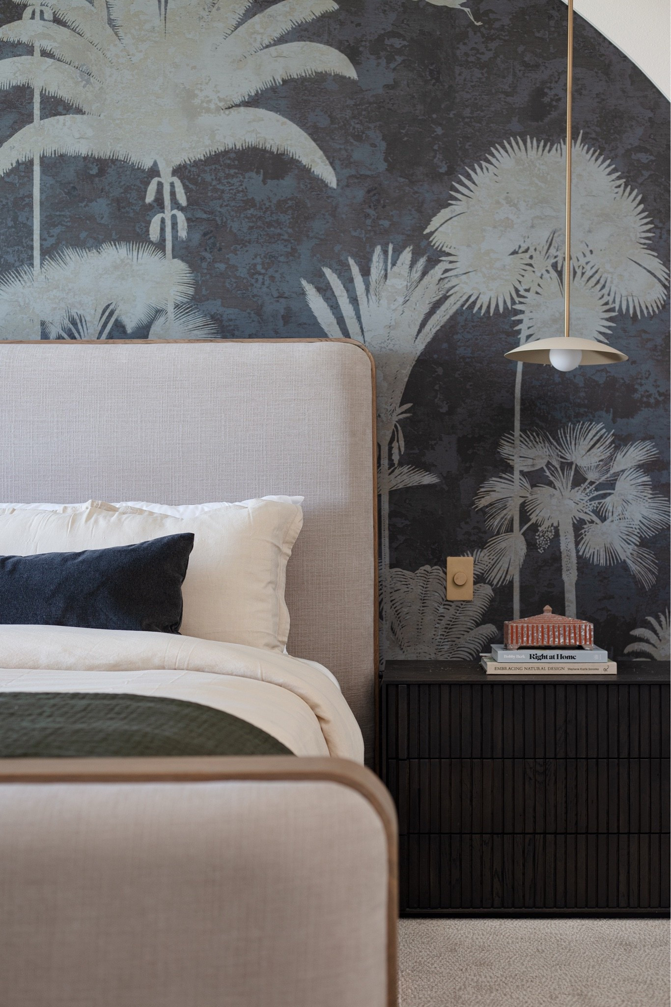 Moody modern bedroom inspo🖤

#LTKHome