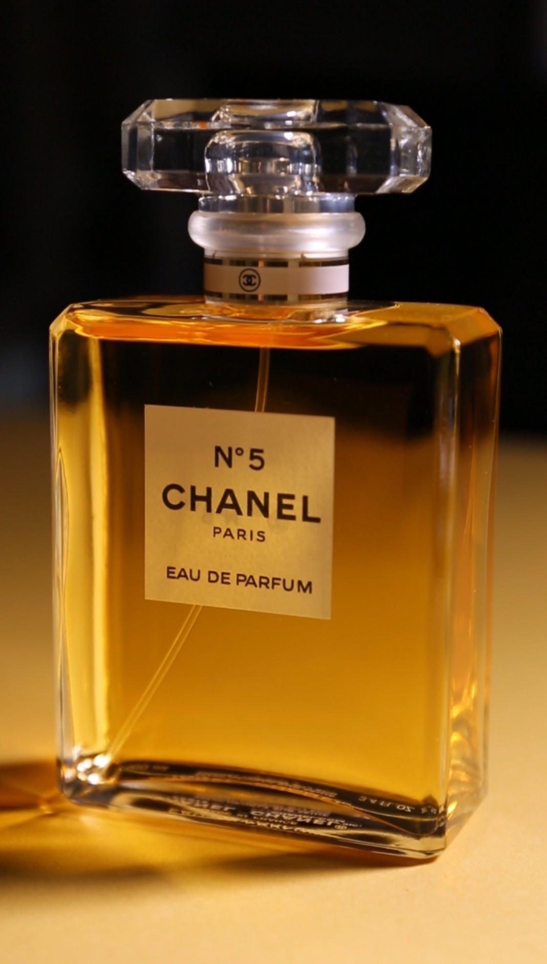 Soft light. Bare skin. Timeless scent. ✨🧡@chanel.beauty @welovecoco 
There’s something about Chanel No. 5 that transforms a moment into a mood—sophisticated, unmistakable, and endlessly iconic. Known for its signature aldehydic brightness and layered florals, it’s a fragrance that doesn’t try to please everyone—and that’s exactly why it lasts.
Elegant, long-wearing, and a little divisive in the best way, it’s the kind of classic that becomes part of your presence.

Wearing scent like a finishing touch to confidence.

#ChanelBeauty #FragranceMood #ChanelNo5 #LuxuryBeauty#giftfromCHANEL


#LTKBeauty