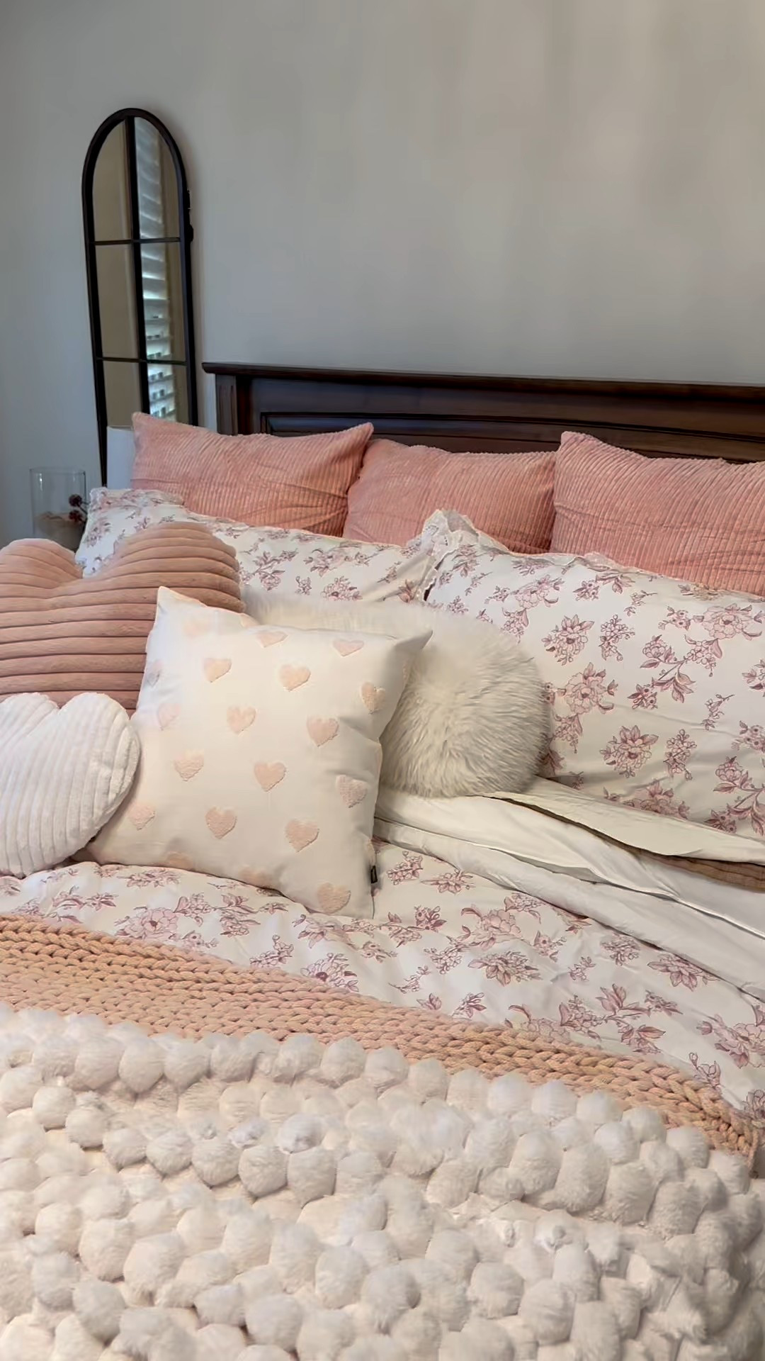 Valentine’s Day Bedding! How cute is this? 

#LTKselfcare #LTKFindsUnder100 #LTKHome