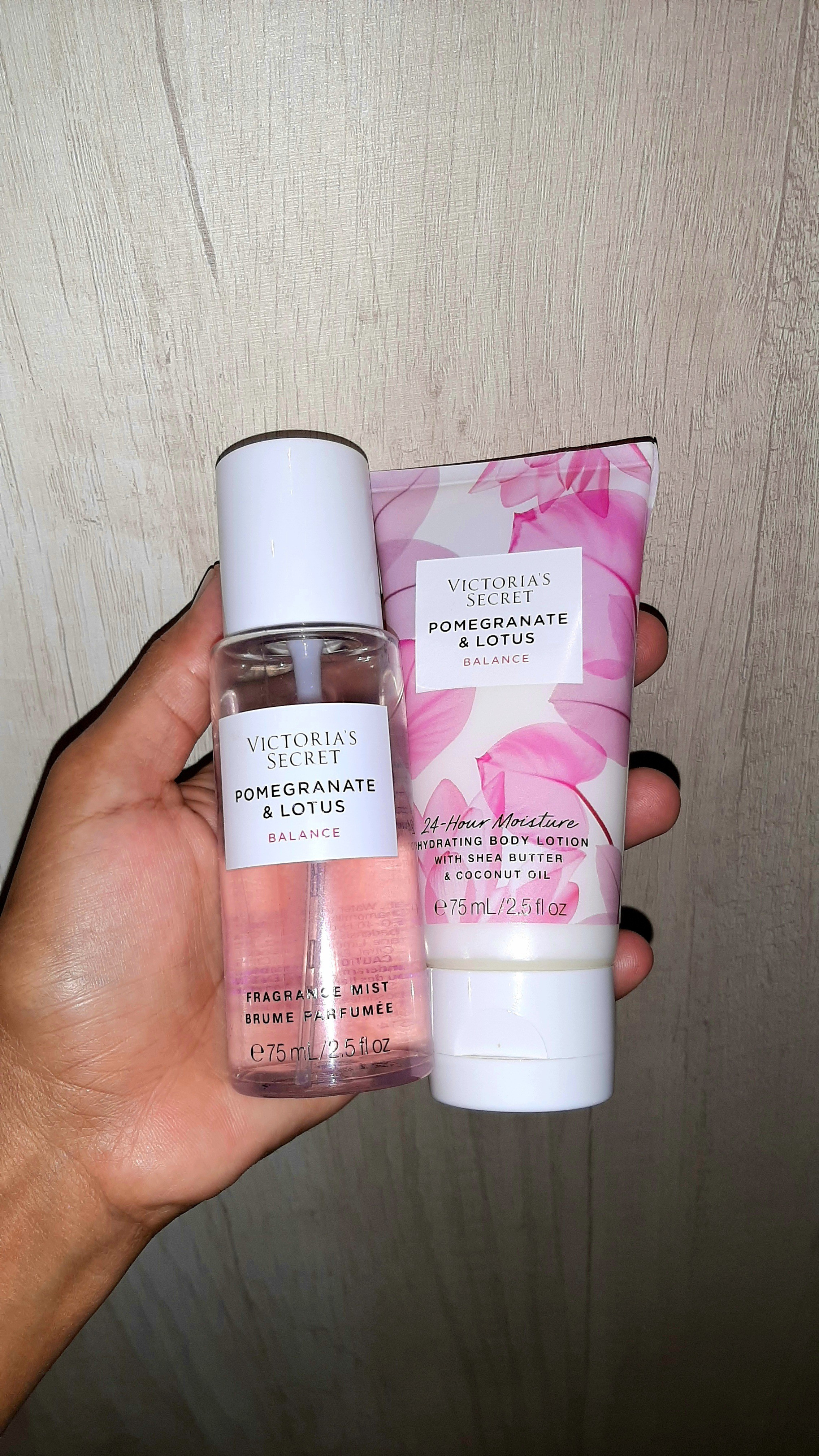 VICTORIA'S SECRET EQUILÍBRIOROMÃ E LÓTUSFRAGRÂNCIA E LOÇÃO CORPORAL HIDRATANTE COM MANTEIGA DE KARITÉ E ÓLEO DE COCO.#hidratante #perfume 

#LTKbrasil #LTKbeauty #LTKGiftGuide