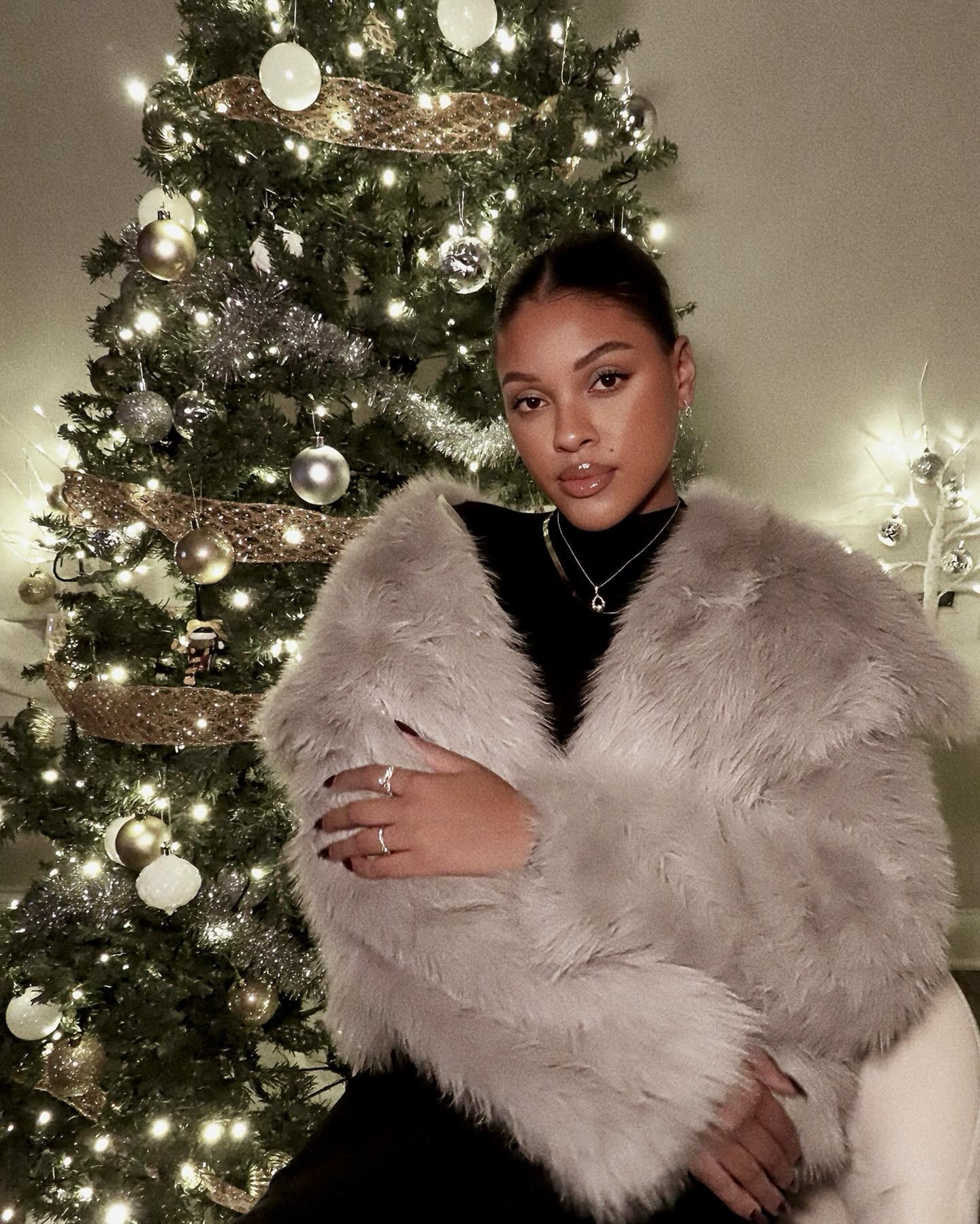 Just a little reminder that sparkle is always in season @kayjewelers 💎✨#kaypartner