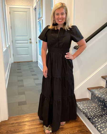 The sillouette we have all loved for over a year now… the somerset- and in the version of a little black dress you’ll wear on repeat.

I’m in an XS but the bust clip says I do need a small- ha, so I’d say true to size.

#littleblackdress #somersetmaxi #blackmaxidress 

#LTKstyletip #LTKFind #LTKworkwear