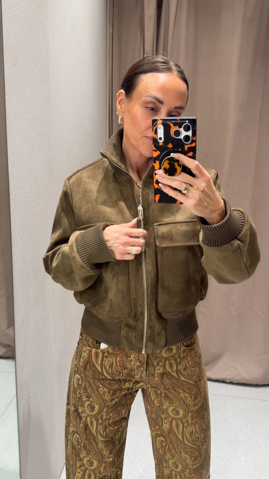 @Zara  6 pants, medium jacket and I LOVE these colors

#LTKgrwm #LTKdayinmylife #LTKootd