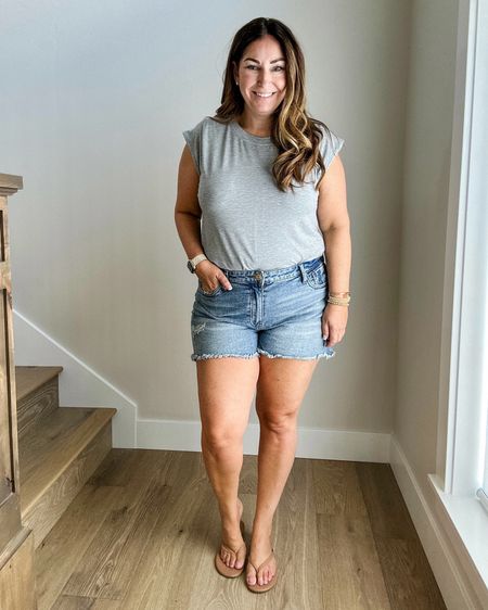 Summer outfit with Gibsonlook grey luxe tee and denim shorts

Use code RYANNE25 for 25% off top 

Fit Tips: tee tts, L // shorts tts, 12 

Summer outfit shorts denim shorts sandals TheRecruiterMom

#LTKSaleAlert #LTKSummerSales #LTKSeasonal
