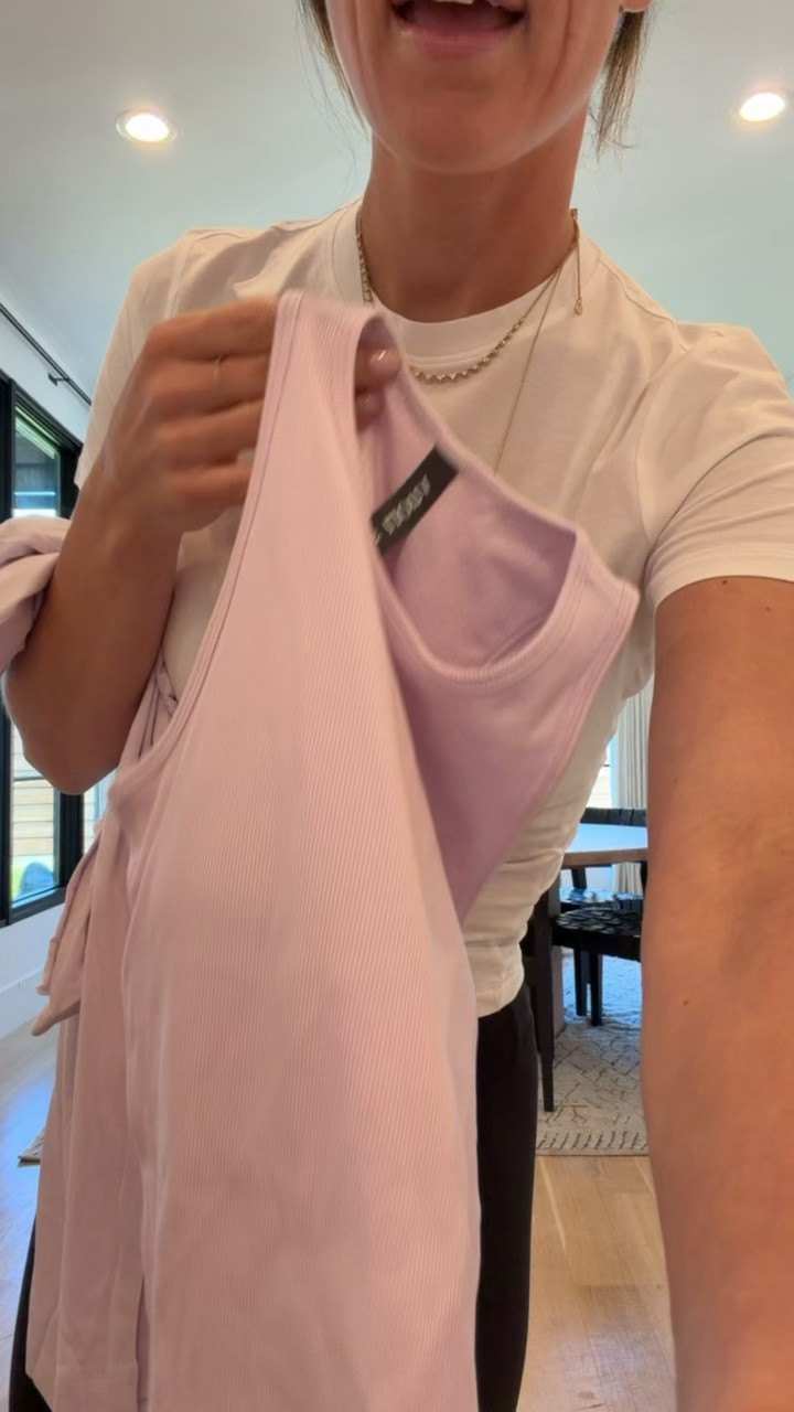 Loving this Lilac Breeze color from @vuoriclothing! You can use MADI20NEW for 20% off for New Customers only - the code is live now through 3/2 at 11:59pm PST. 

#vuoripartner 