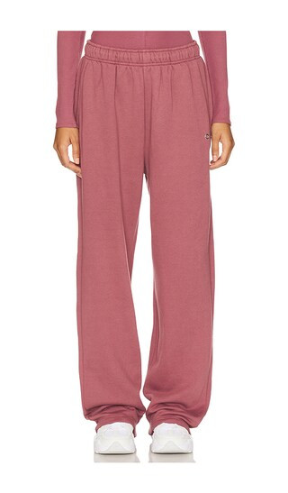 alo Accolade Straight Leg Sweatpant in Mauve. - size M (also in S) | Revolve Clothing (Global)
