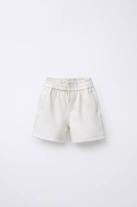 Comfort textured shorts with elastic waistband and front button detail. Front welt pockets and ba... | Zara US