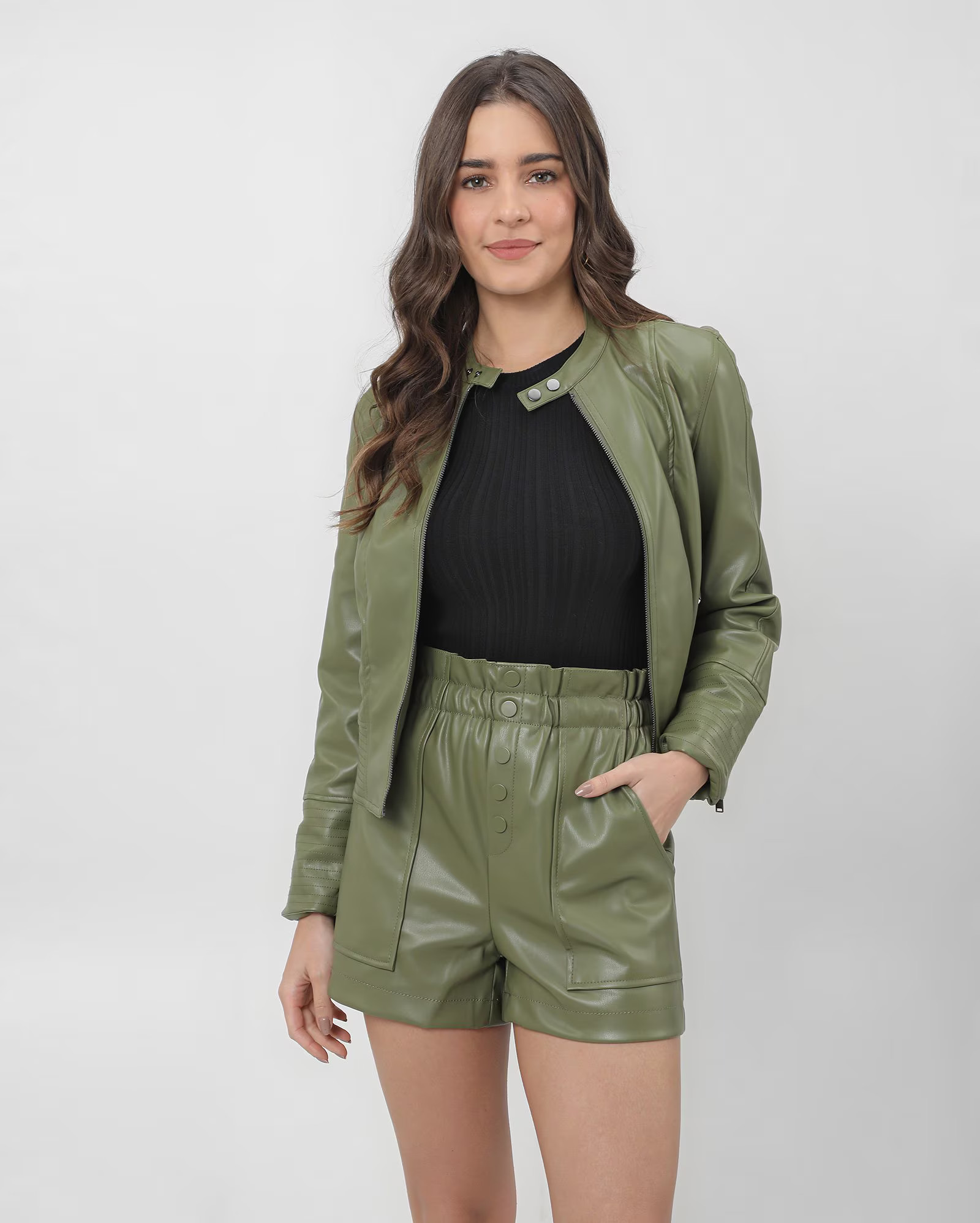 Short de poliuretano fecho por botões - Verde Musgo |  AK by Riachuelo | Riachuelo (BR)