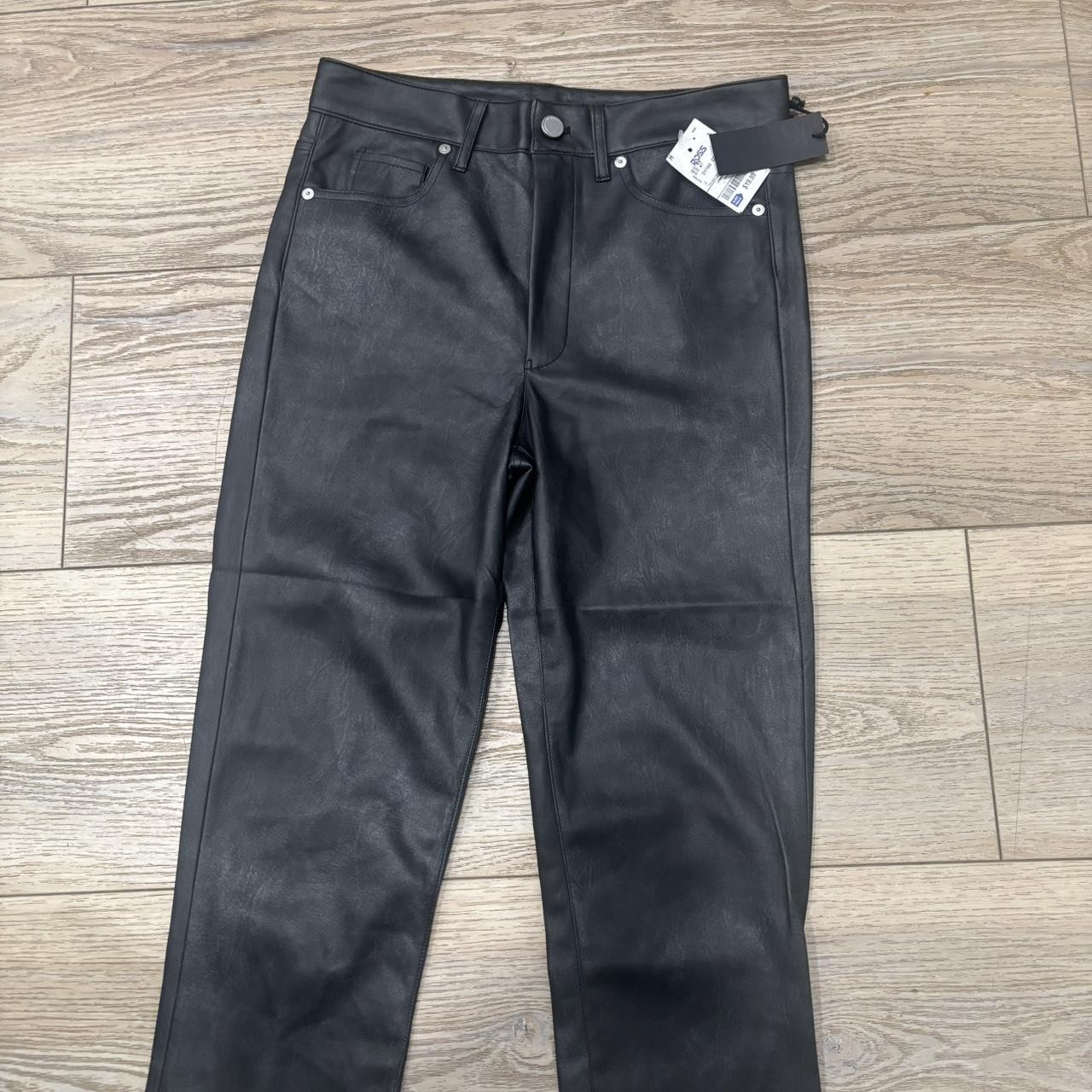 Blank NYC Women's Capri Pants - Black - 27 | Depop US