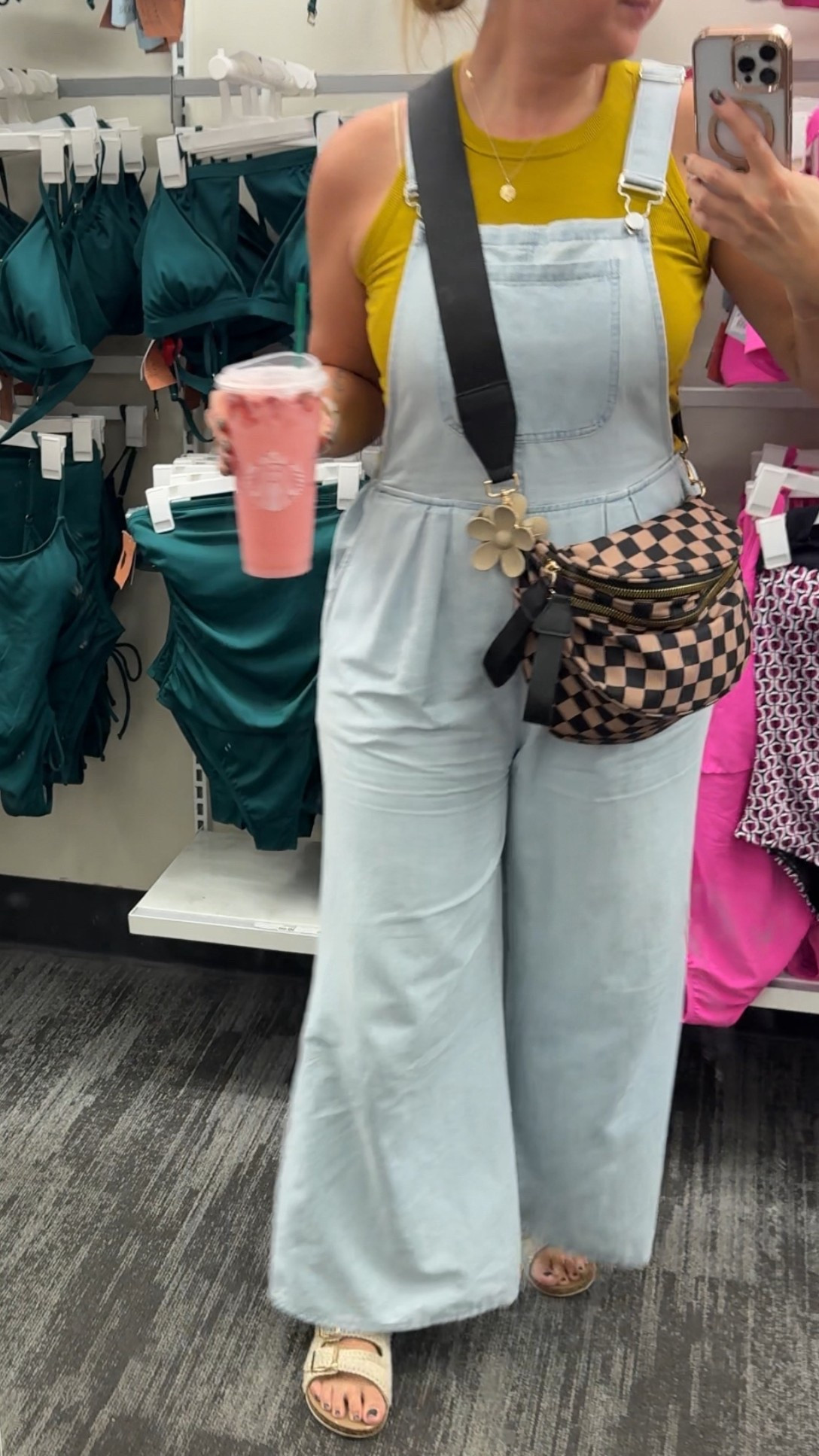 My fave curvy girl overalls. These are so comfy and flattering! 