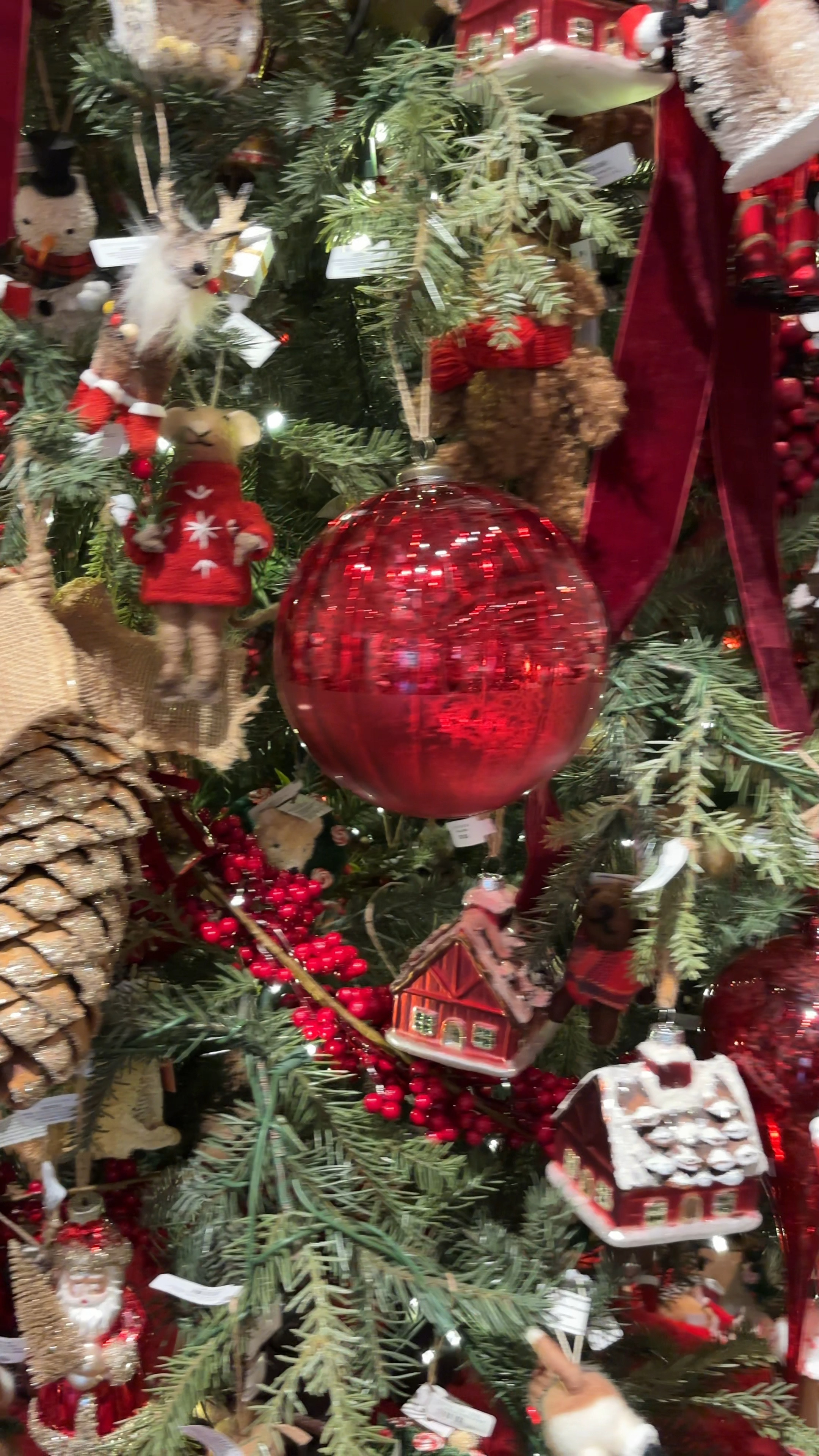 Beautiful Christmas tree decorations from Pottery Barn 

Extra 20% off Clearance


#LTKSeasonal #LTKHoliday