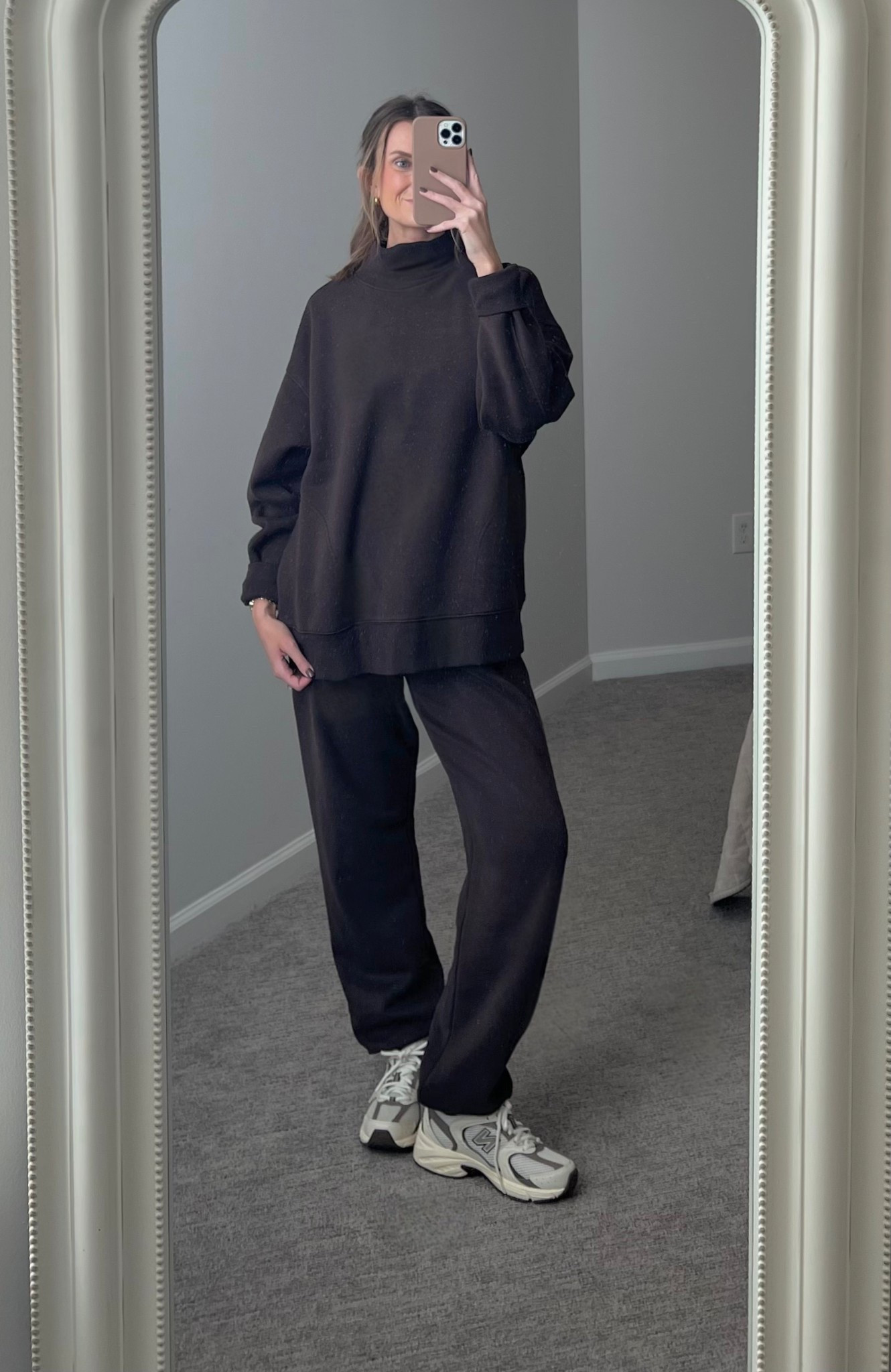 My new favorite Aerie set! The mock neck is too good! Wearing a small in the sweatshirt and medium in the pants 

#LTKFindsUnder100 #LTKActive #LTKStyleTip