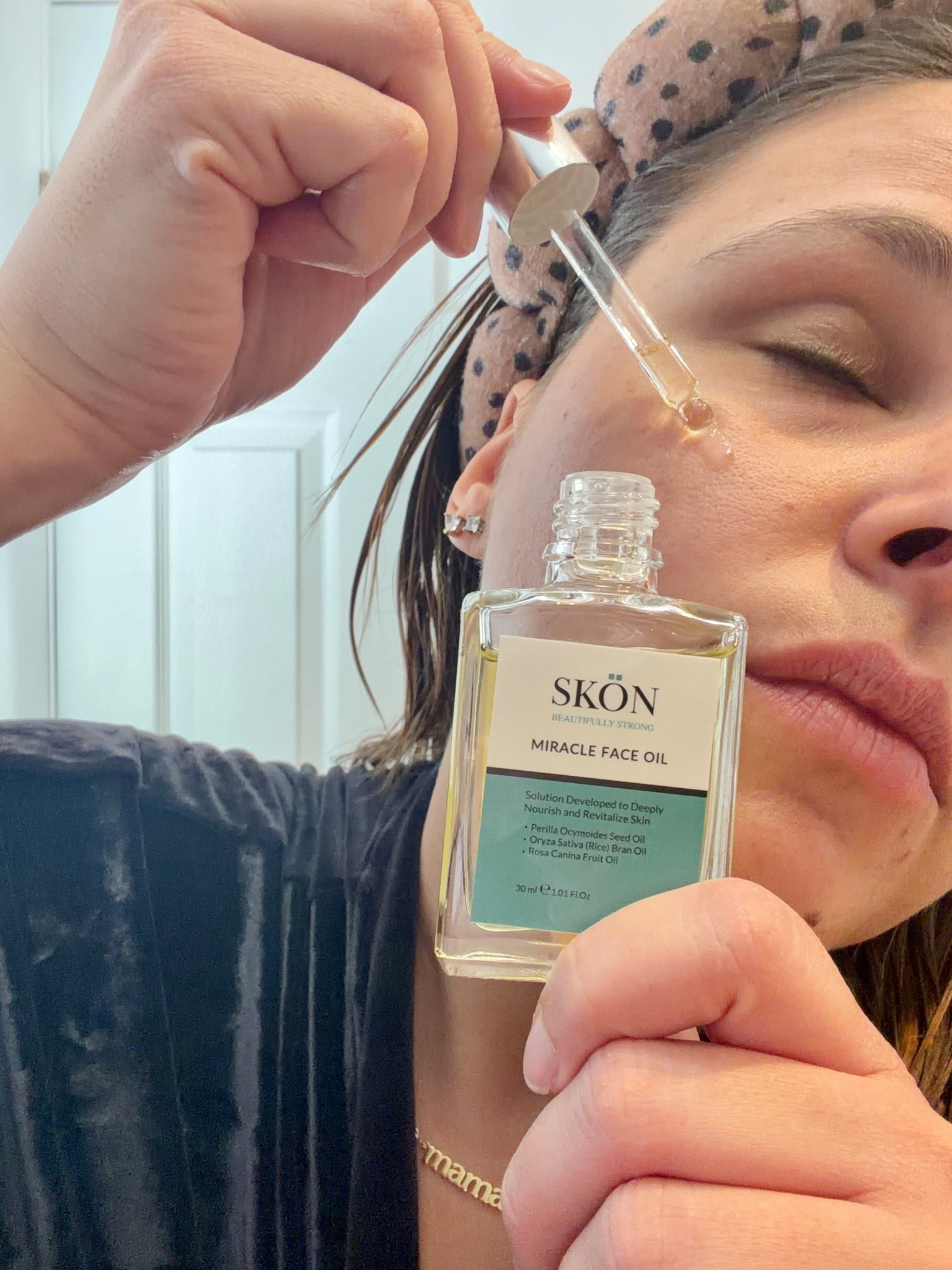 This glow? Powered by 22 plant oils ✨
Meet Skön’s Miracle Face Oil — clean, all-natural, and seriously radiant.
Confidence never looked so good 😉
@discover.skon #BeautifullyStrong #skon 

#LTKmorningroutine #LTKselfcare