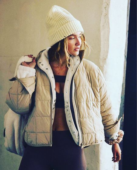 Pippa Packable Puffer Jacket
Introducing: our first-ever performance puffer, featured in a packable
design that folds into its own pocket. creating a comfy travel
pillow—ideal for planes, trains and more.

#fallfashion #fallstyle #fallvibes #falljacket

#LTKGiftGuide #LTKstyletip #LTKSeasonal