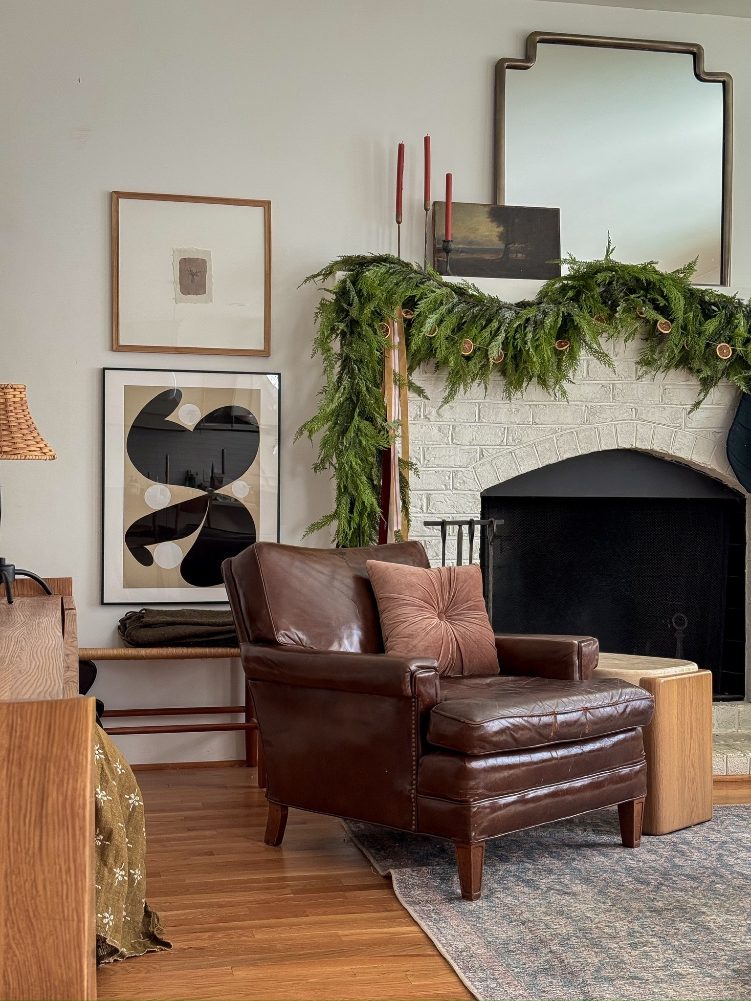 Cozy Christmas corner 🌲

#LTKHoliday #LTKHome #LTKFindsUnder50