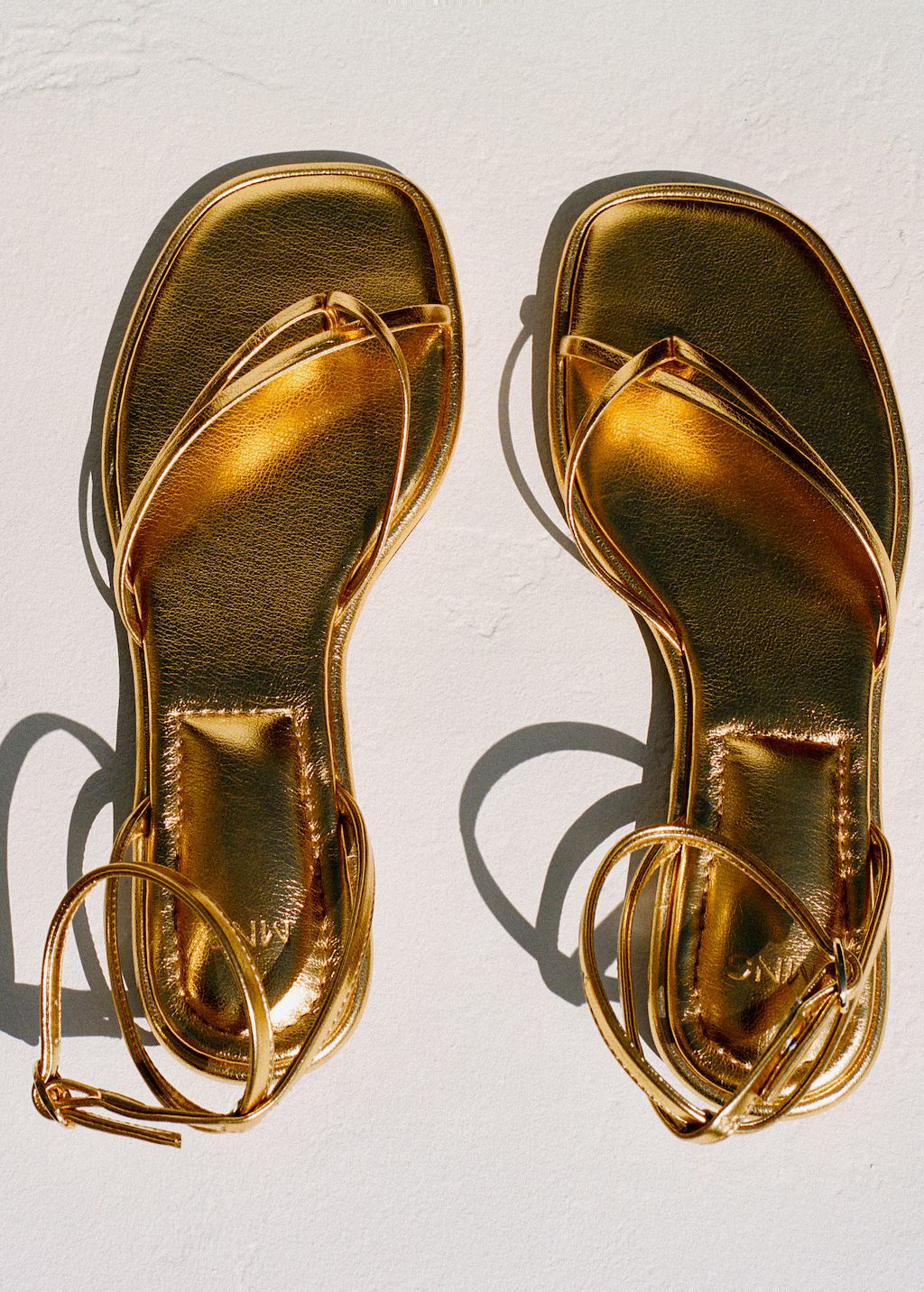 Metallic strap sandals | MANGO (UK)