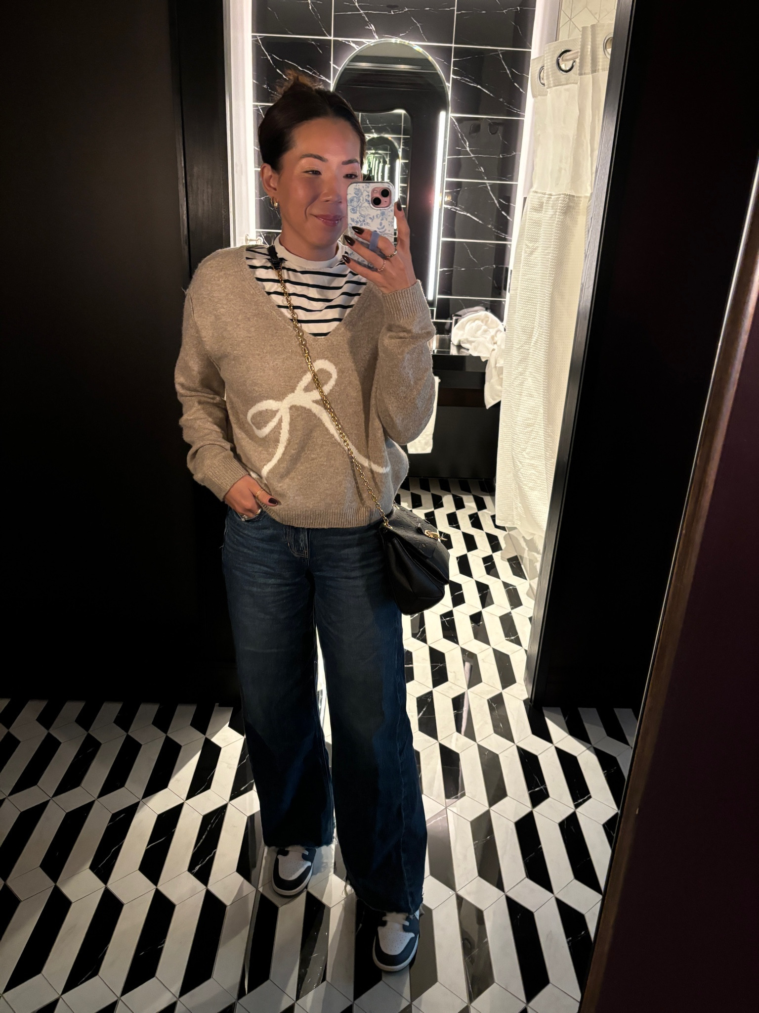 Coquette Moment 🎀
Softest bow sweater
Wideleg jeans
Best cotton tee


#LTKSeasonal #LTKOver40 #LTKFindsUnder50