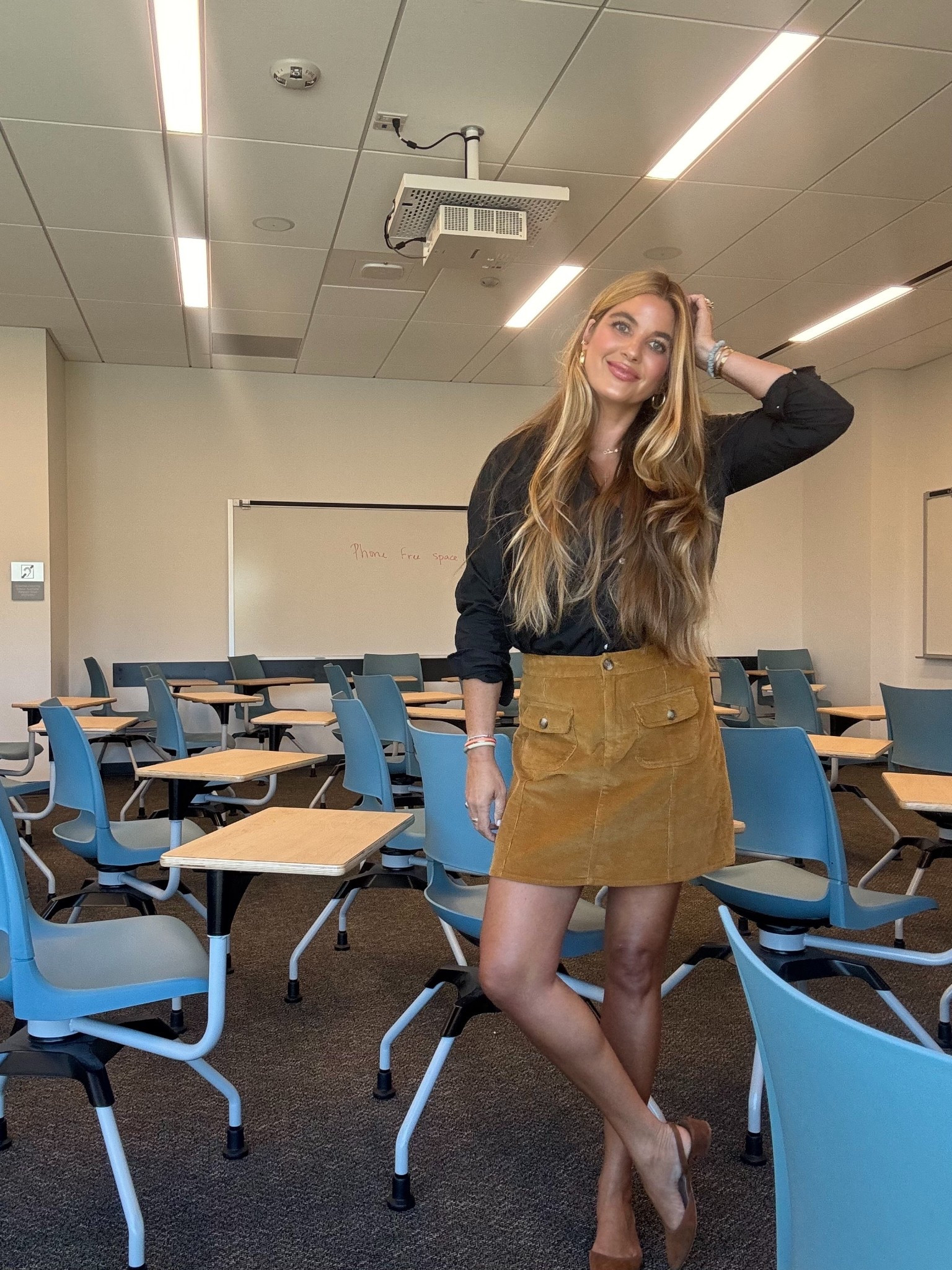 Liner: D&G brownie nude 
Lipstick: 503
Lip gloss: velvet 
IT Cosmetics Balm in medium tan warm 
Westman Atelier bronzing drops 3
Sarah creal sunshine blush 
Dior highlighter 
Académie Hair Sea Glass (use AH20 to save 20%)
T3 hot rollers
Shirt: medium 
Skirt: 6
Shoes: TTS

#LTKBeauty #LTKWorkwear #LTKootd