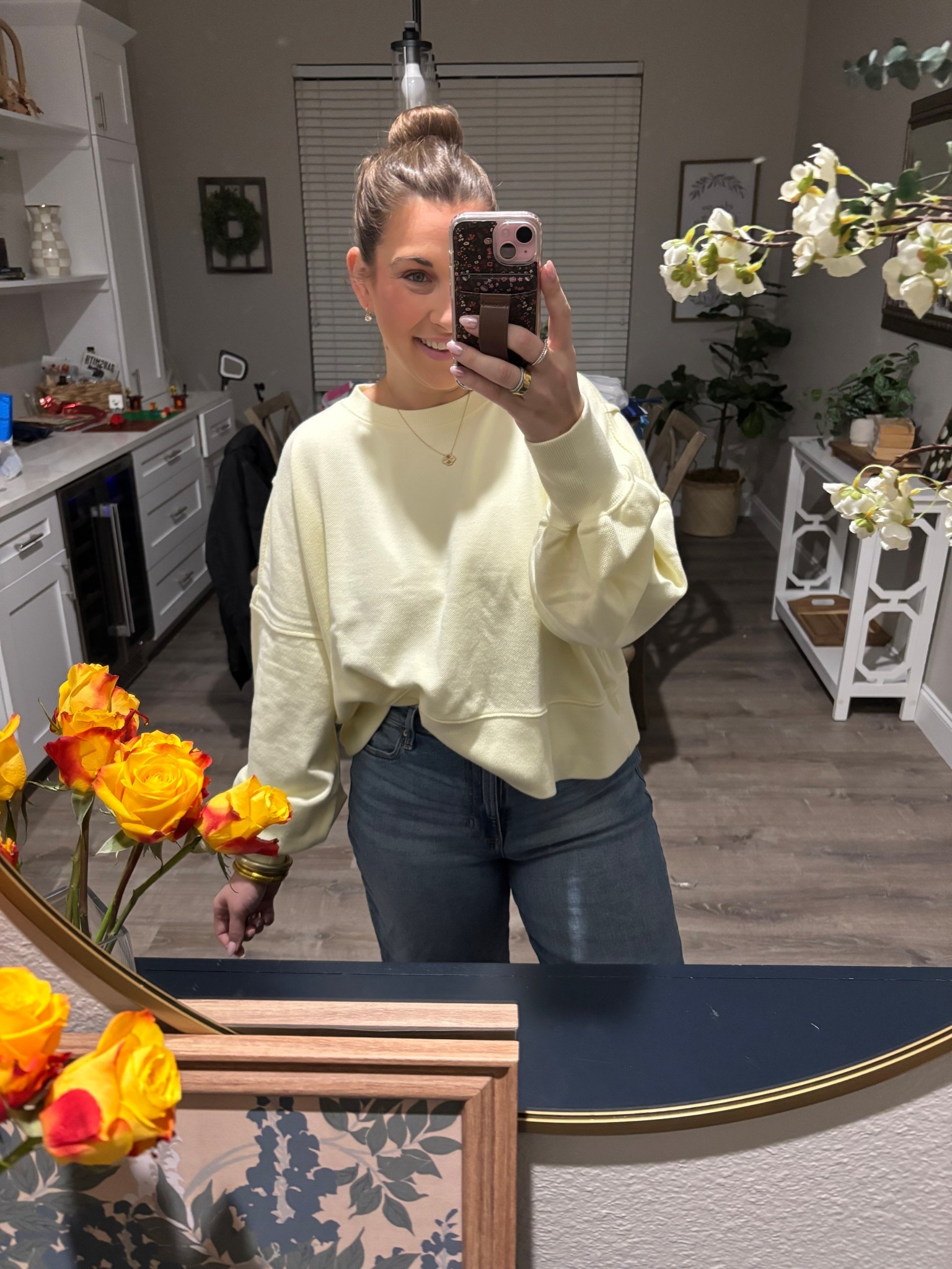 In love with this soft yellow sweatshirt- so pretty & comfy! 💛

TTS- medium 


#LTKmidsize #LTKstyletip #LTKSeasonal
