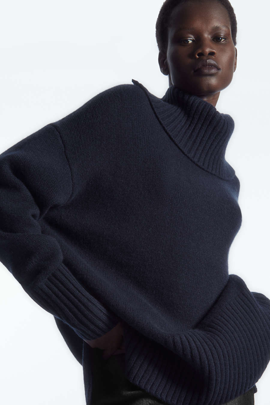 OVERSIZED PURE CASHMERE ROLL-NECK JUMPER | COS (EU)