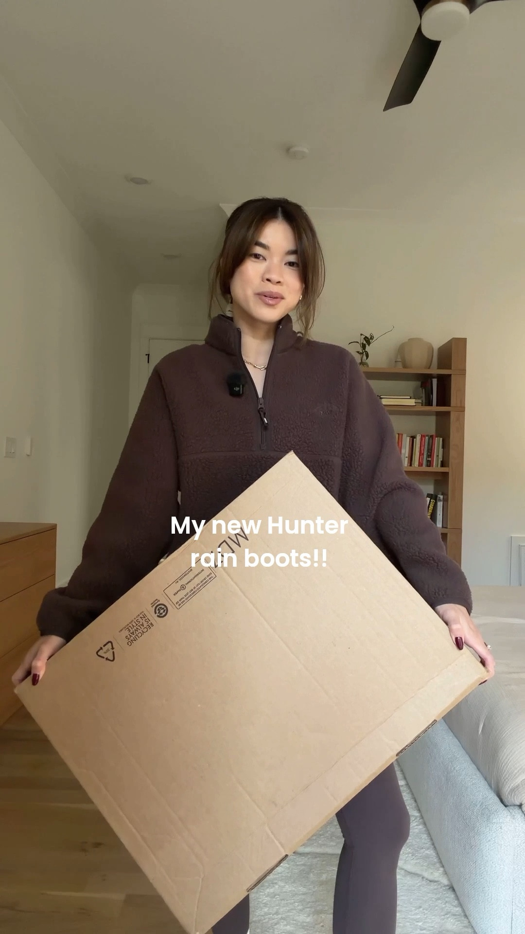 Let’s open up my new green Hunter rain boots together! 

Exact color: green

I got my normal size 

Fleece size small, leggings XS regular length 

Fall boots, winter boots, tall boots 

#LTKPetite #LTKShoeCrush #LTKSeasonal